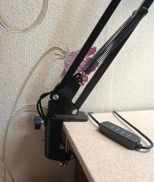 Stol uchun LED lampa, strubtsina bilan, soyasiz, o‘qish, ish va manikyur uchun