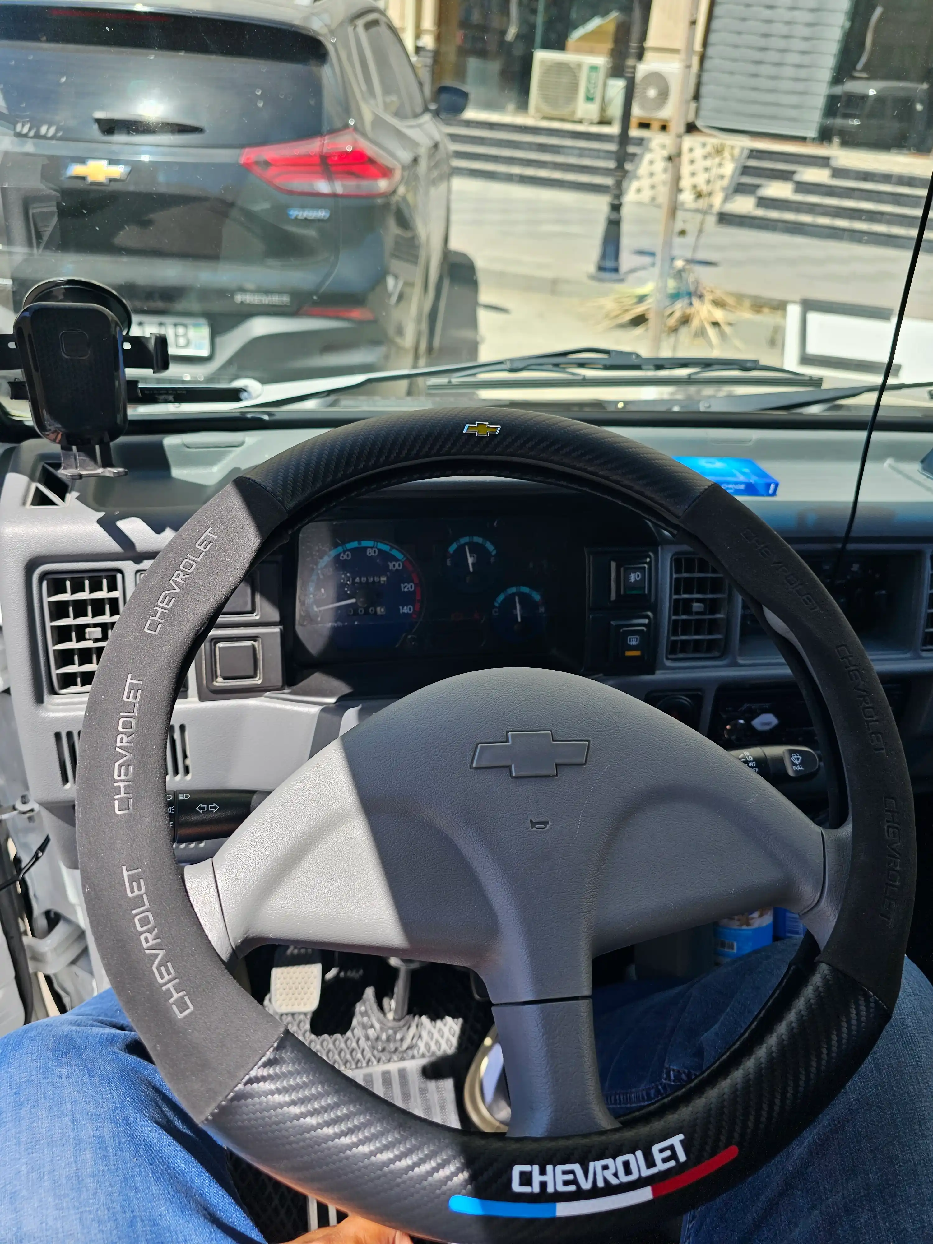 Avtomobil ruli uchun karbon tolali rul g'ilof, Chevrolet