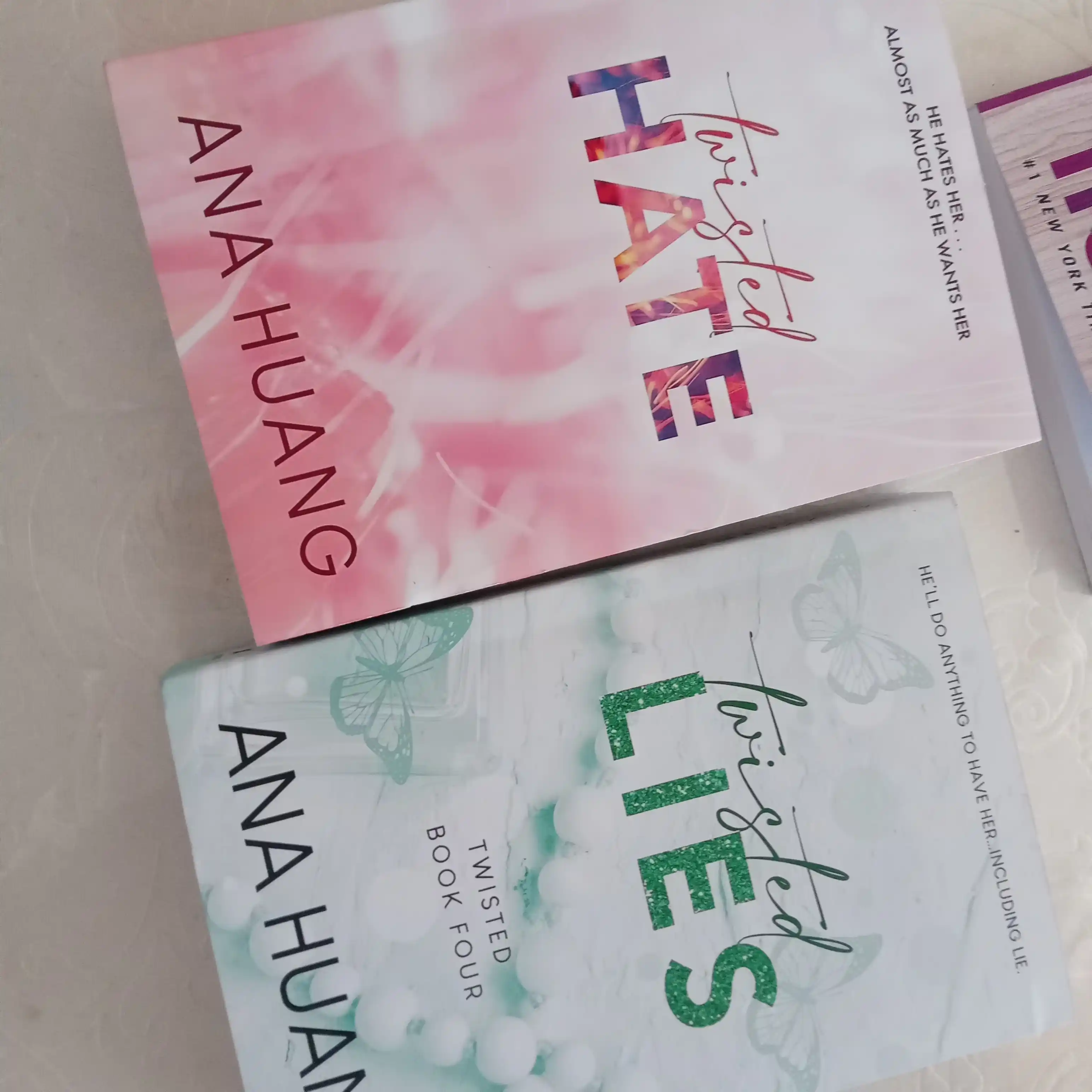 Kitob The Twisted Series Love, Games, Hate, Lies, Ana Huang, ingliz tilida
