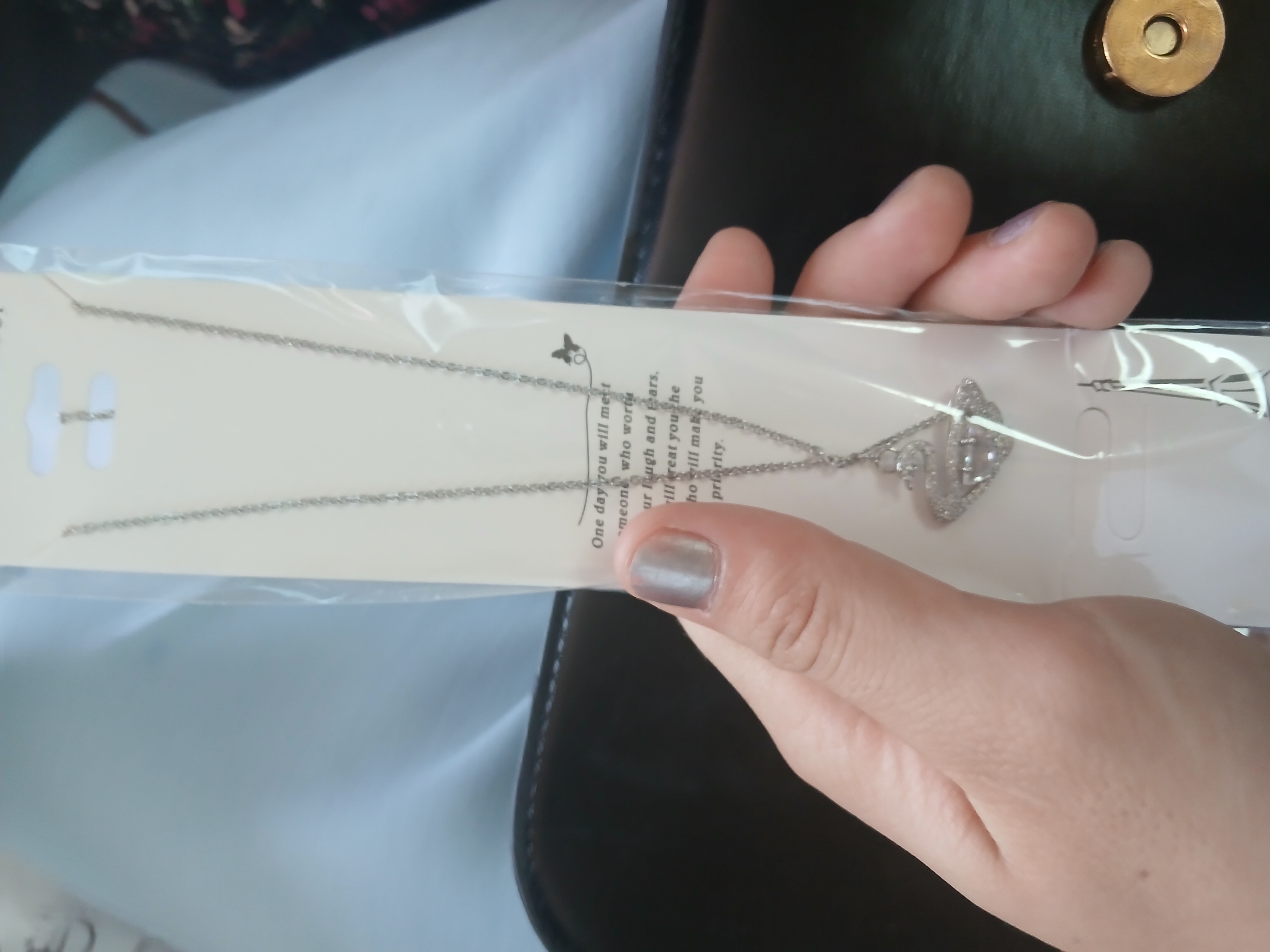 Ayollar zanjiri - oqqush shaklidagi marjon, SWAROVSKI kristallari bilan bezatilgan