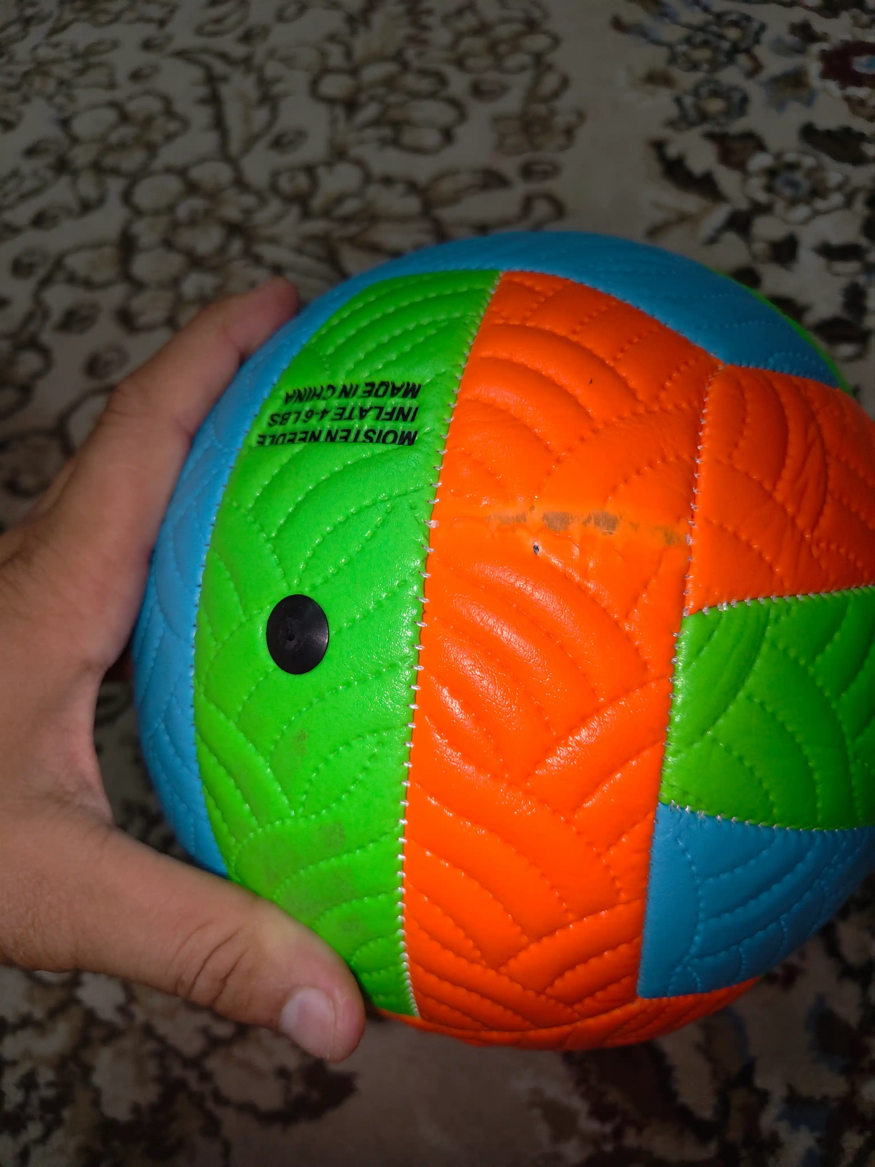Voleybol to‘pi №5 o‘yin va mashg‘ulotlar uchun, standart o‘lcham, igna to‘plamda