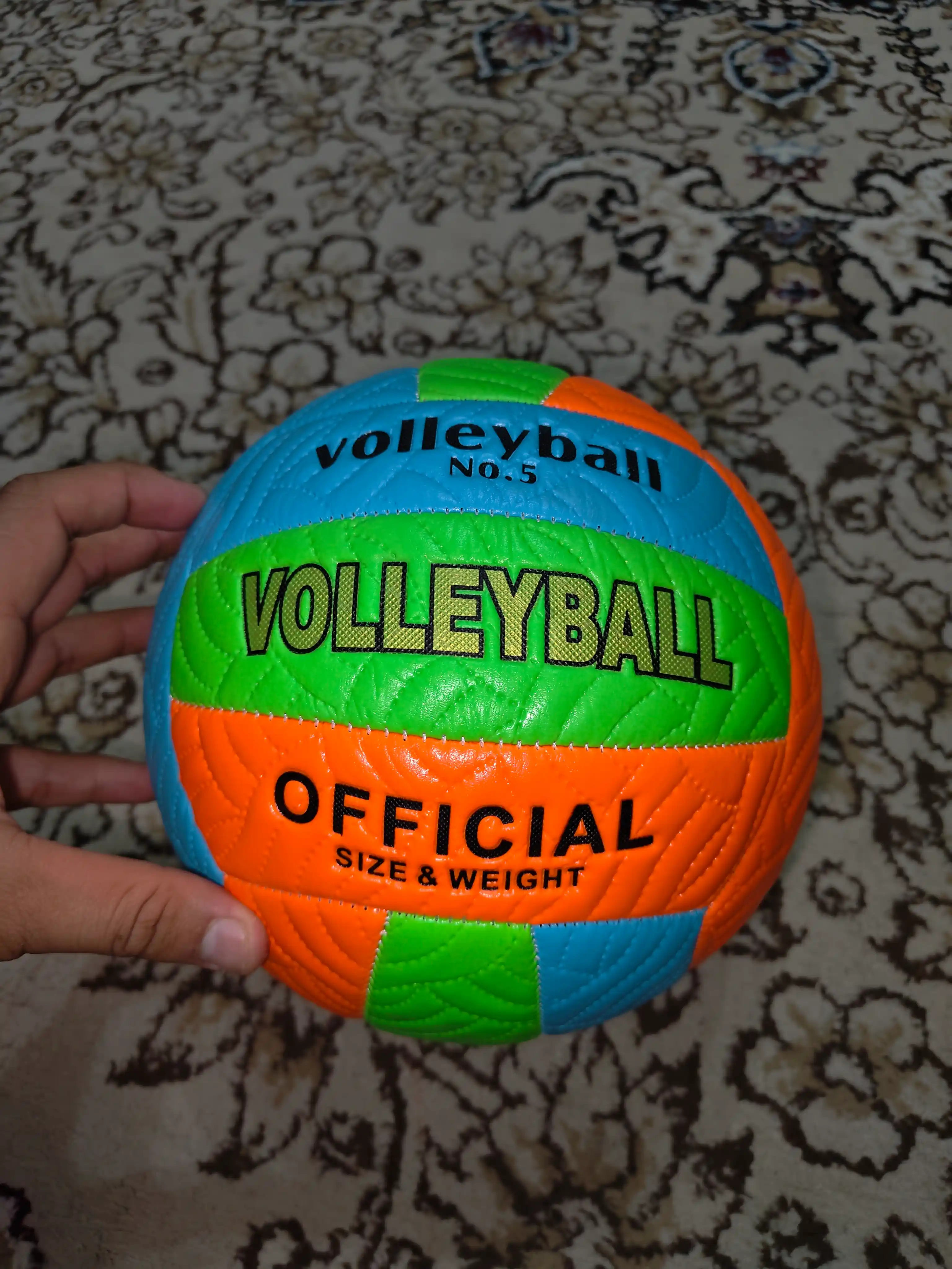 Voleybol to‘pi №5 o‘yin va mashg‘ulotlar uchun, standart o‘lcham, igna to‘plamda