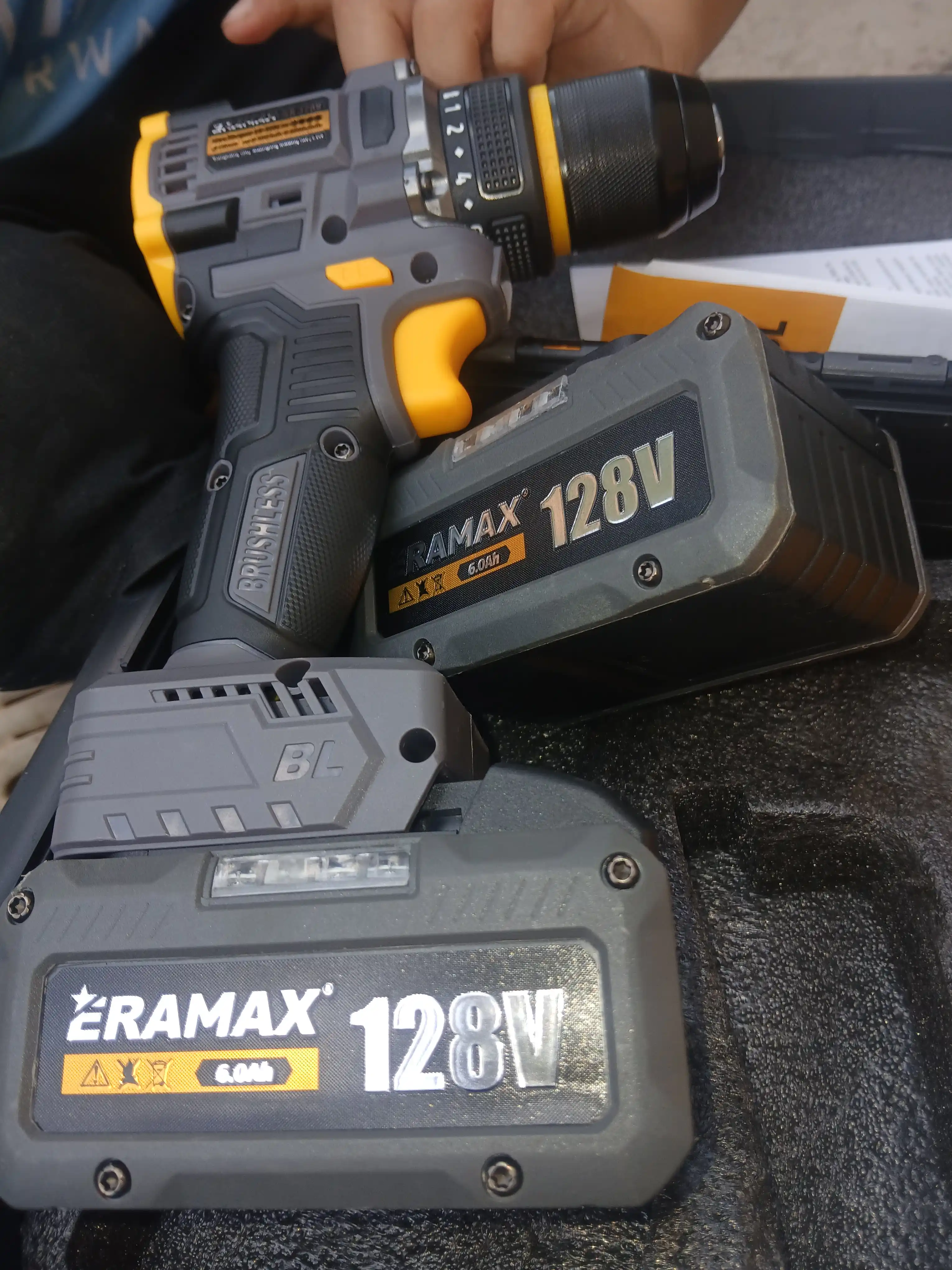 Eramax akkumulyatorli shurup buragich, cho‘tkasiz, zaryad indikatoriga ega drel