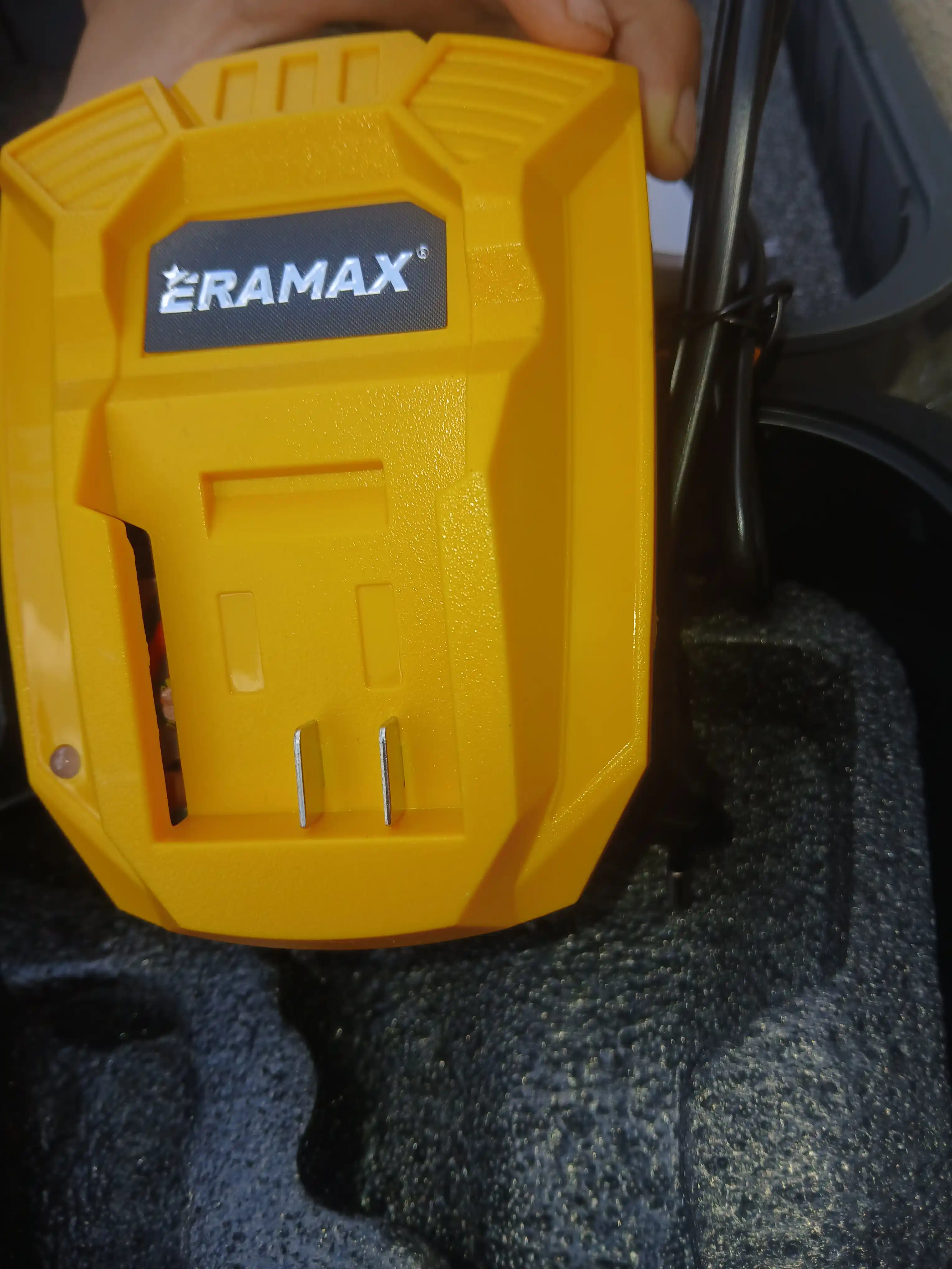 Eramax akkumulyatorli shurup buragich, cho‘tkasiz, zaryad indikatoriga ega drel