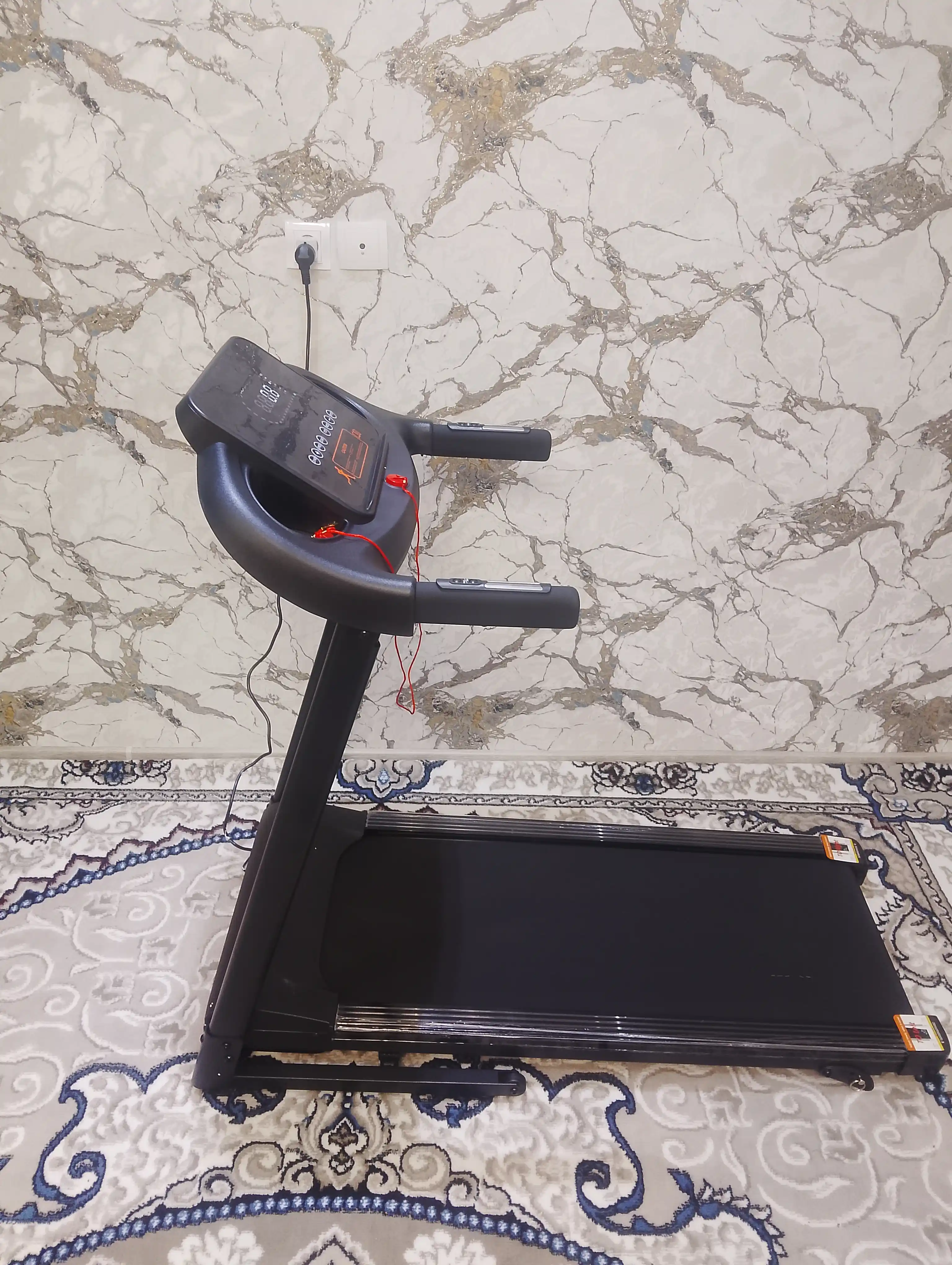 Elektr yig‘iladigan yugurish yo‘lagi, displey va Bluetooth bilan, uy uchun kardiotrenajyor