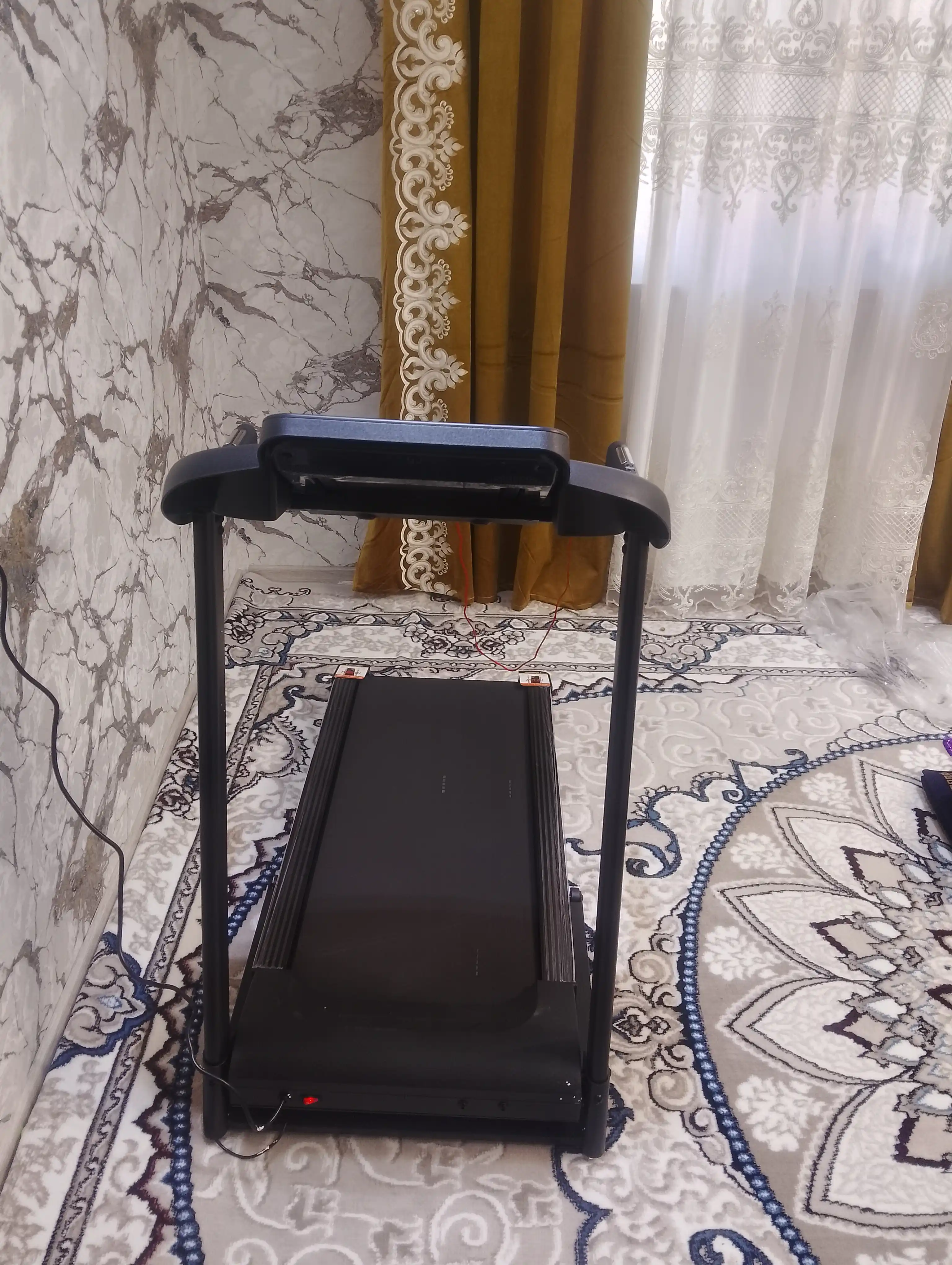 Elektr yig‘iladigan yugurish yo‘lagi, displey va Bluetooth bilan, uy uchun kardiotrenajyor