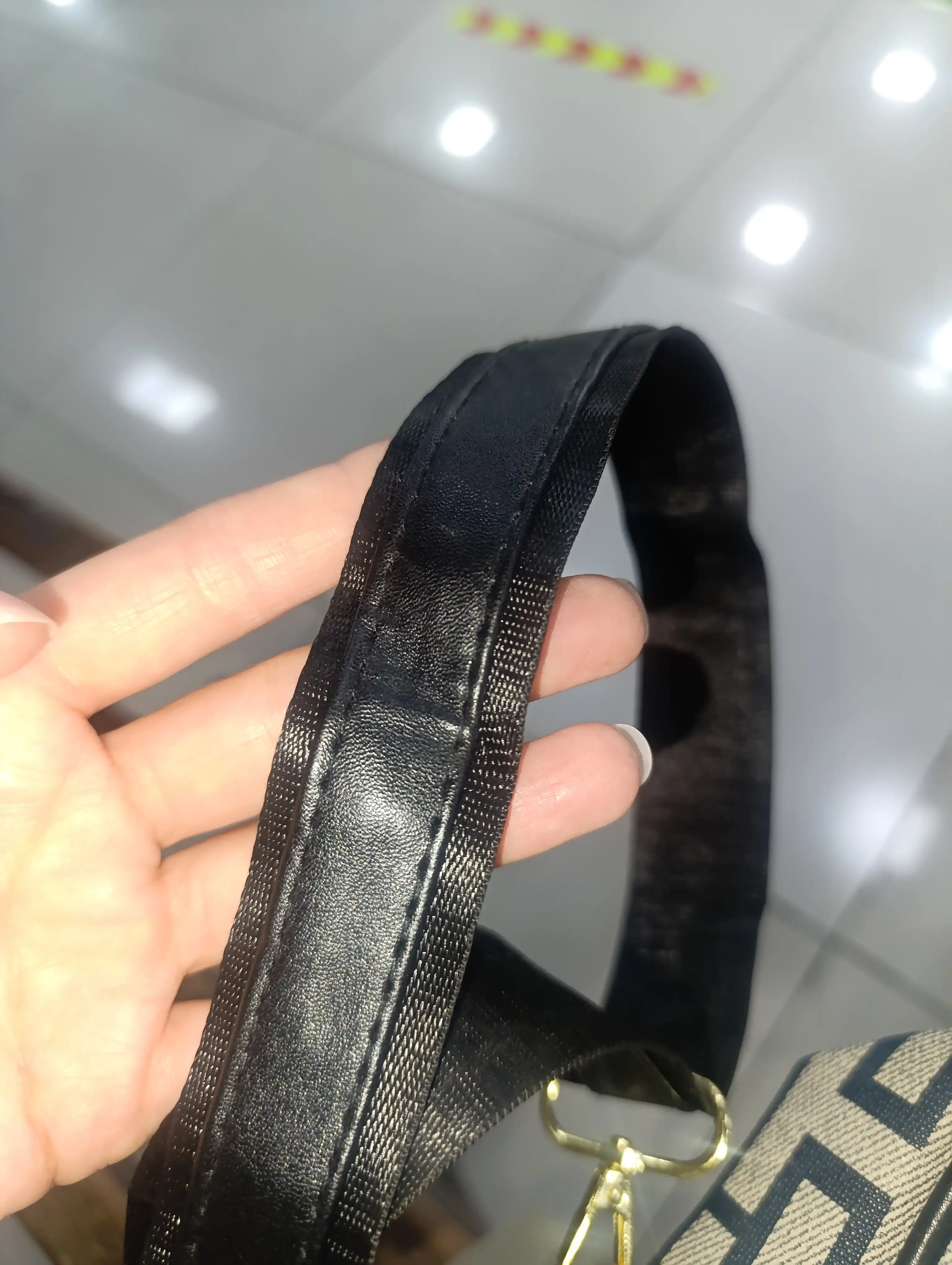 Ayollar uchun mini ryukzak-sumka, premium dizaynli krossbodi sumka, qora va krem rang