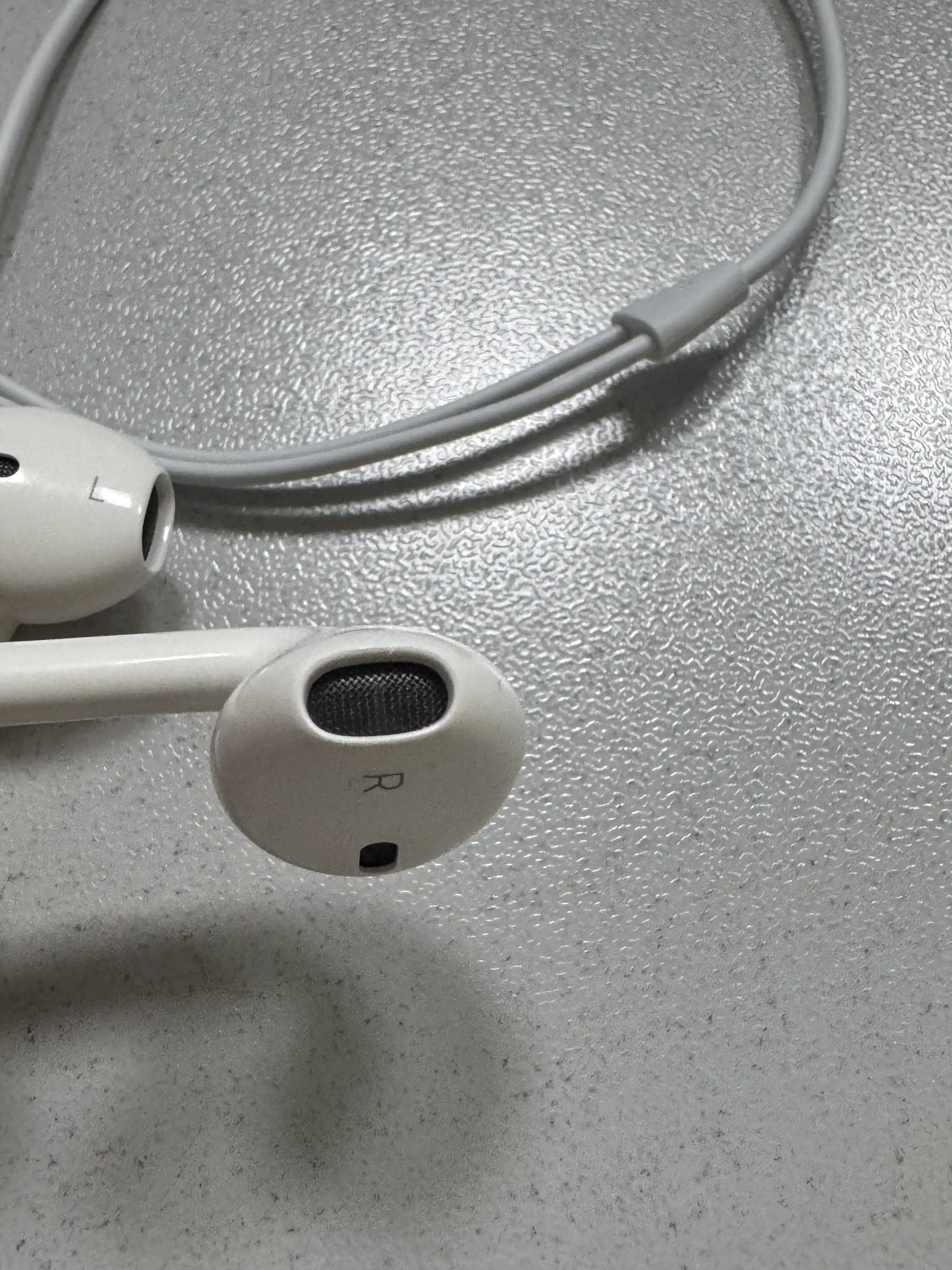 Apple EarPods ORG Lightning / USB-C — проводные наушники с микрофоном и пультом управления