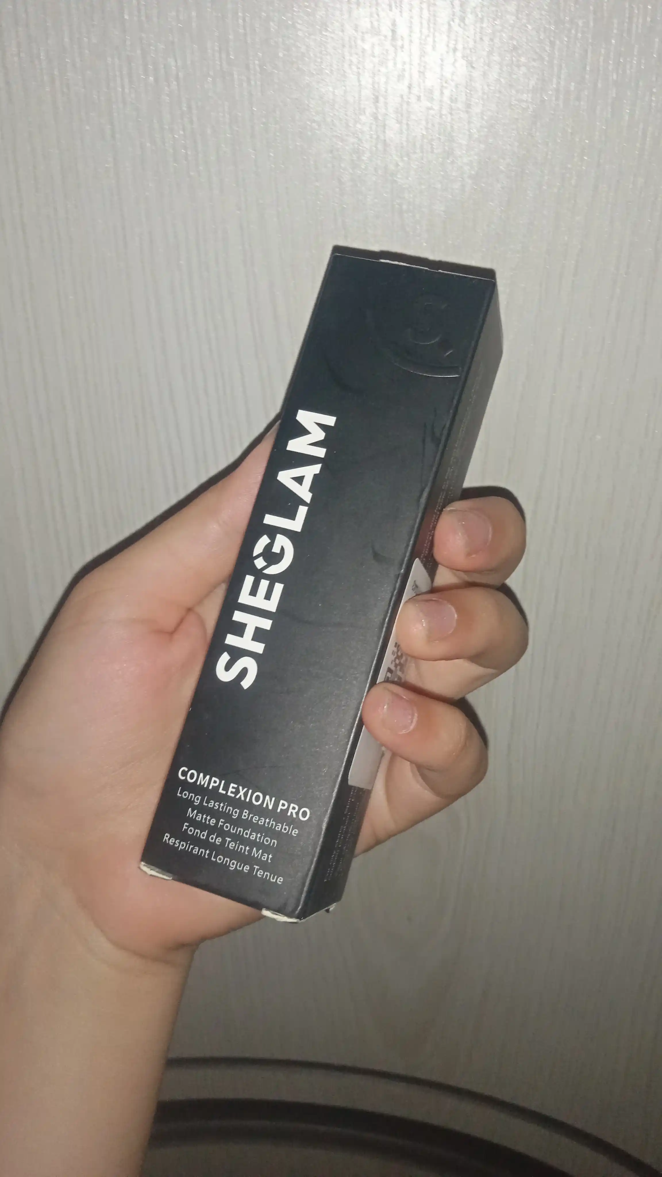 Tonal kremi SHEGLAM, asos, baza, tabiiy mot ohang, yuz terisi uchun, namlaydi, 30 ml
