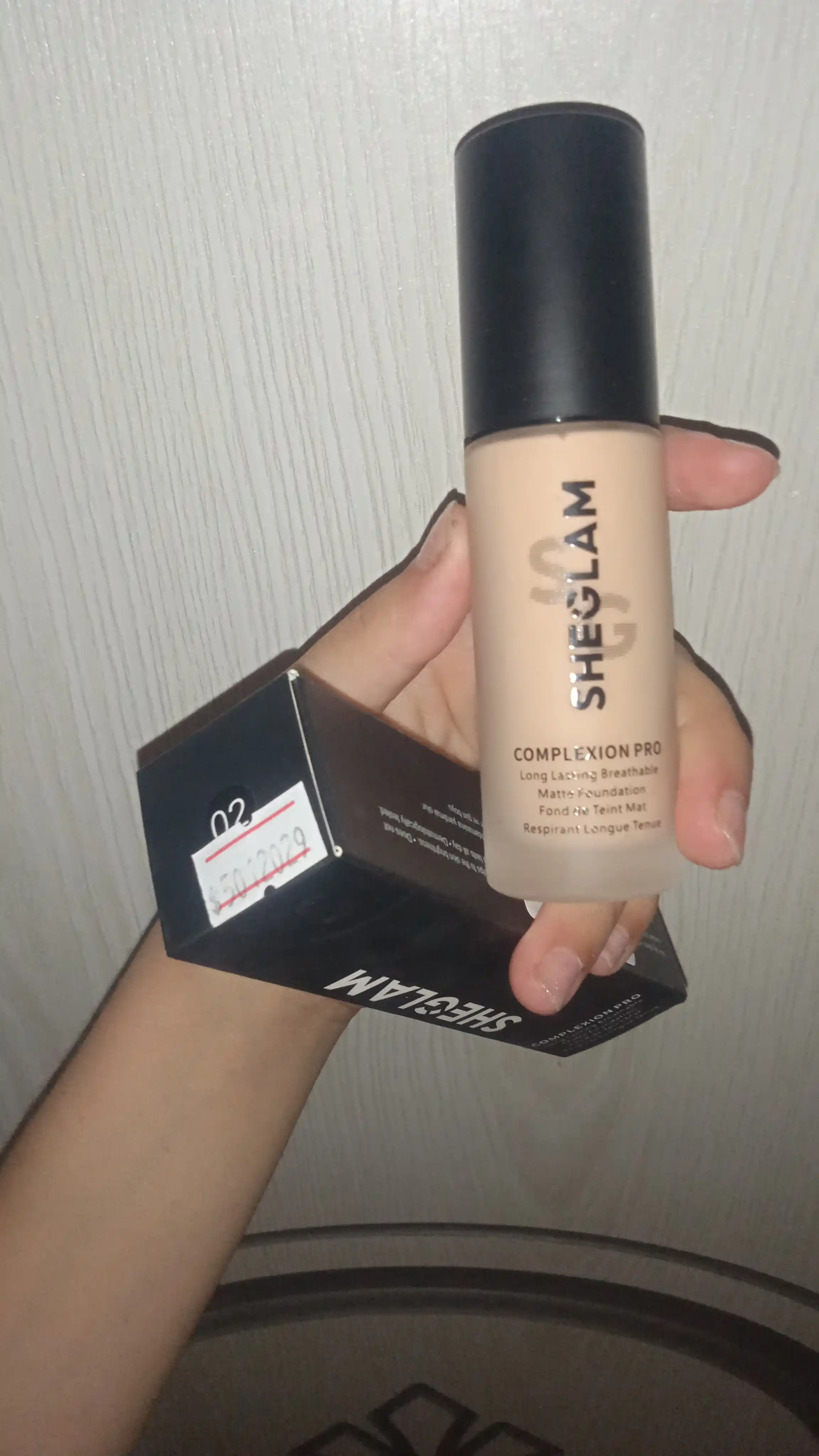 Tonal kremi SHEGLAM, asos, baza, tabiiy mot ohang, yuz terisi uchun, namlaydi, 30 ml
