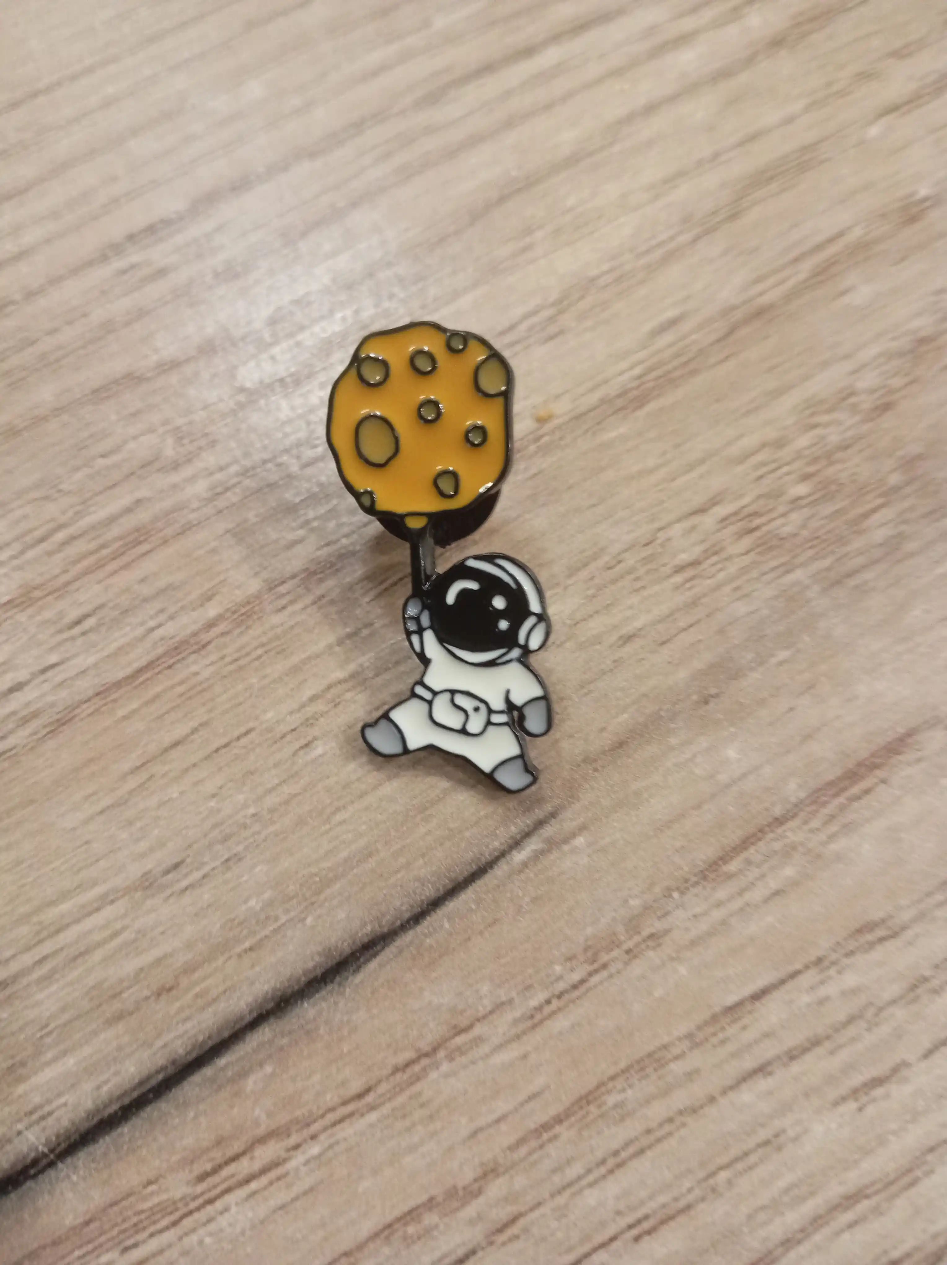 Металлические значки, пин на одежду "Космонавт, ракета, планеты, космос, NASA, луна"