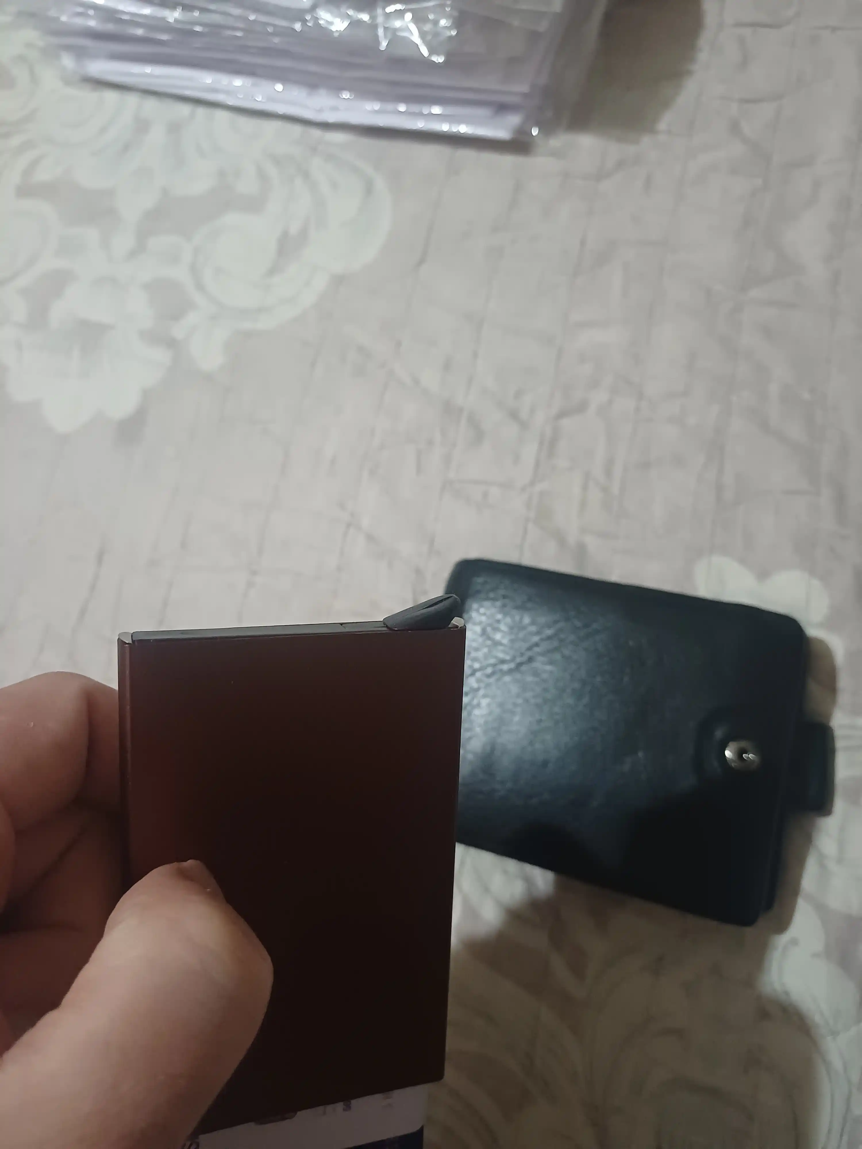Ayollar uchun metall karta ushlagich, kartalar uchun metall tashrif qog‘ozi