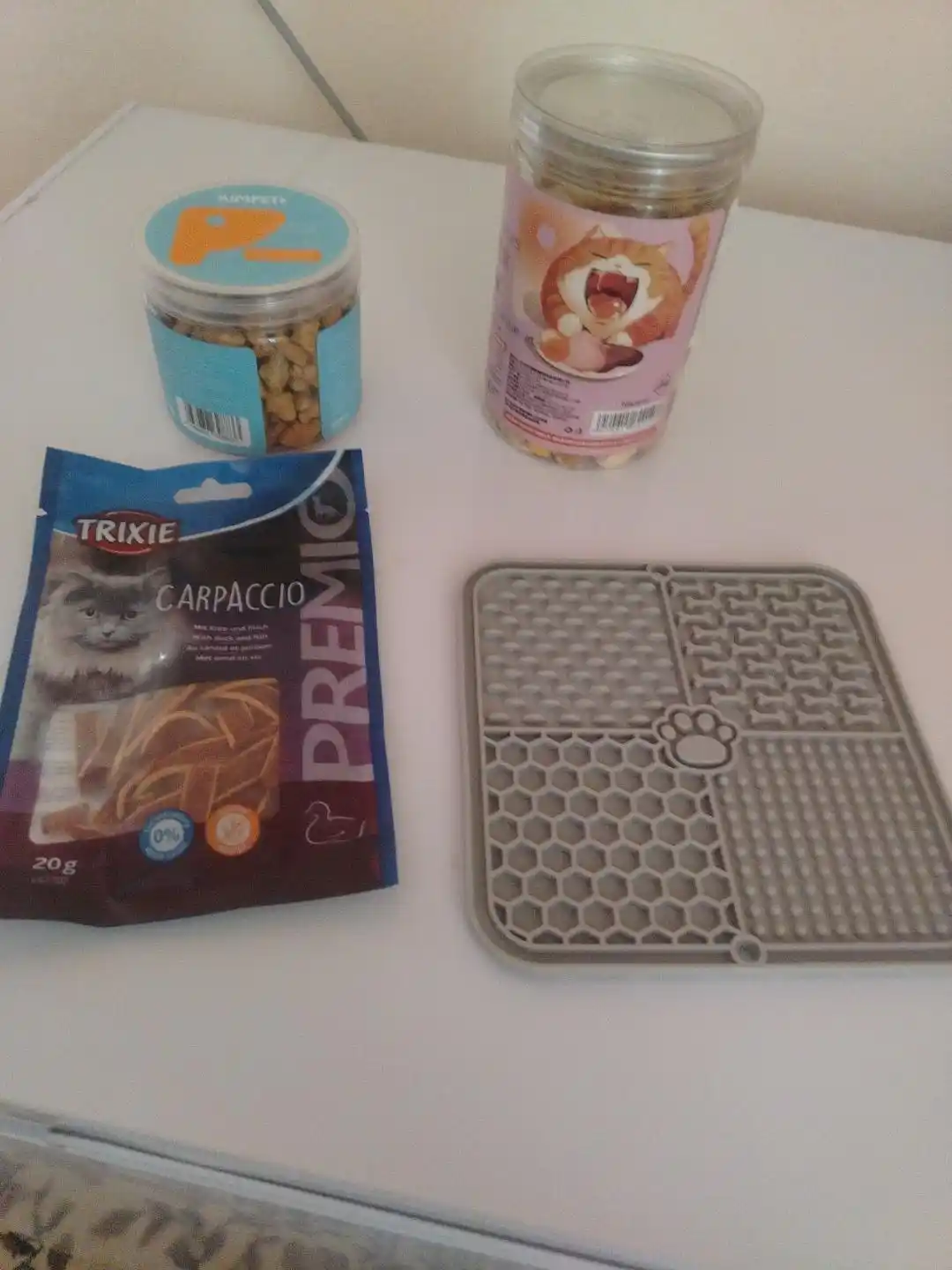 Лакомство сублимированное для кошек Kimpets в банке, натуральные мясные кубики