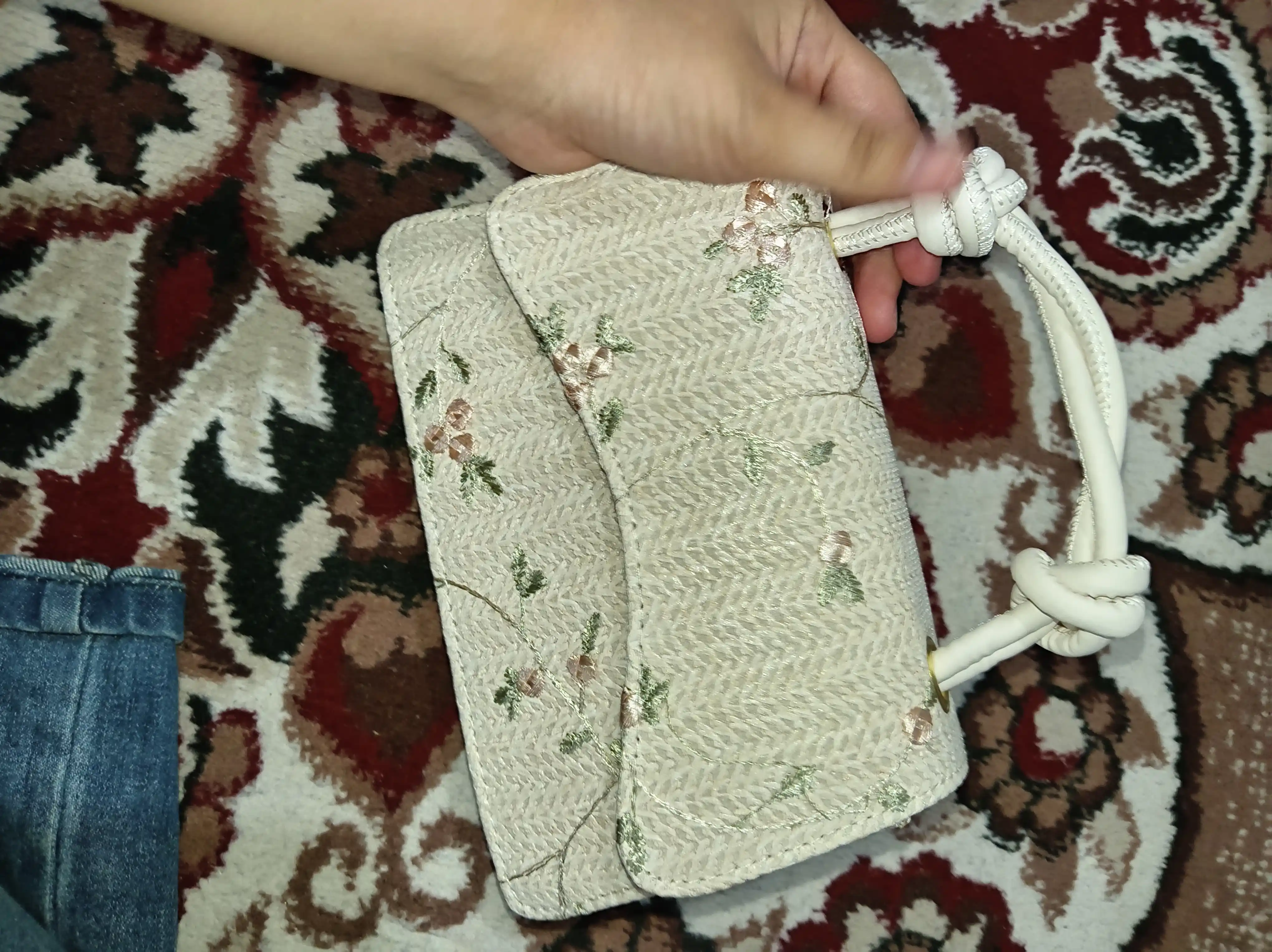 Ayollar sumkasi, yelka orqali va tutqichli, eko-charm sumkalar ayollar uchun