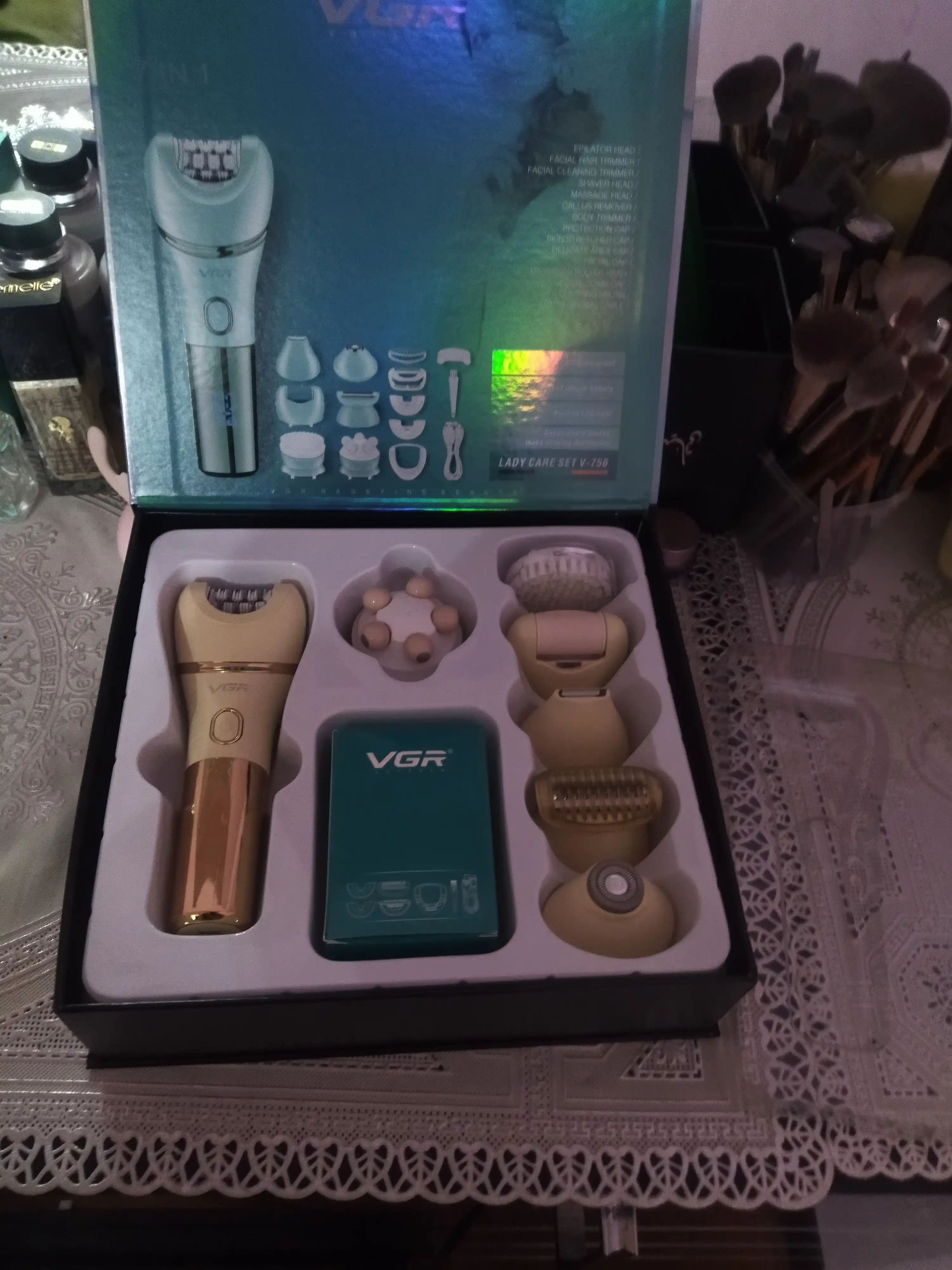 Professional epilyator modeli VGR V-756 simsiz, 7 si 1xil nasadka ayollar tanasi uchun