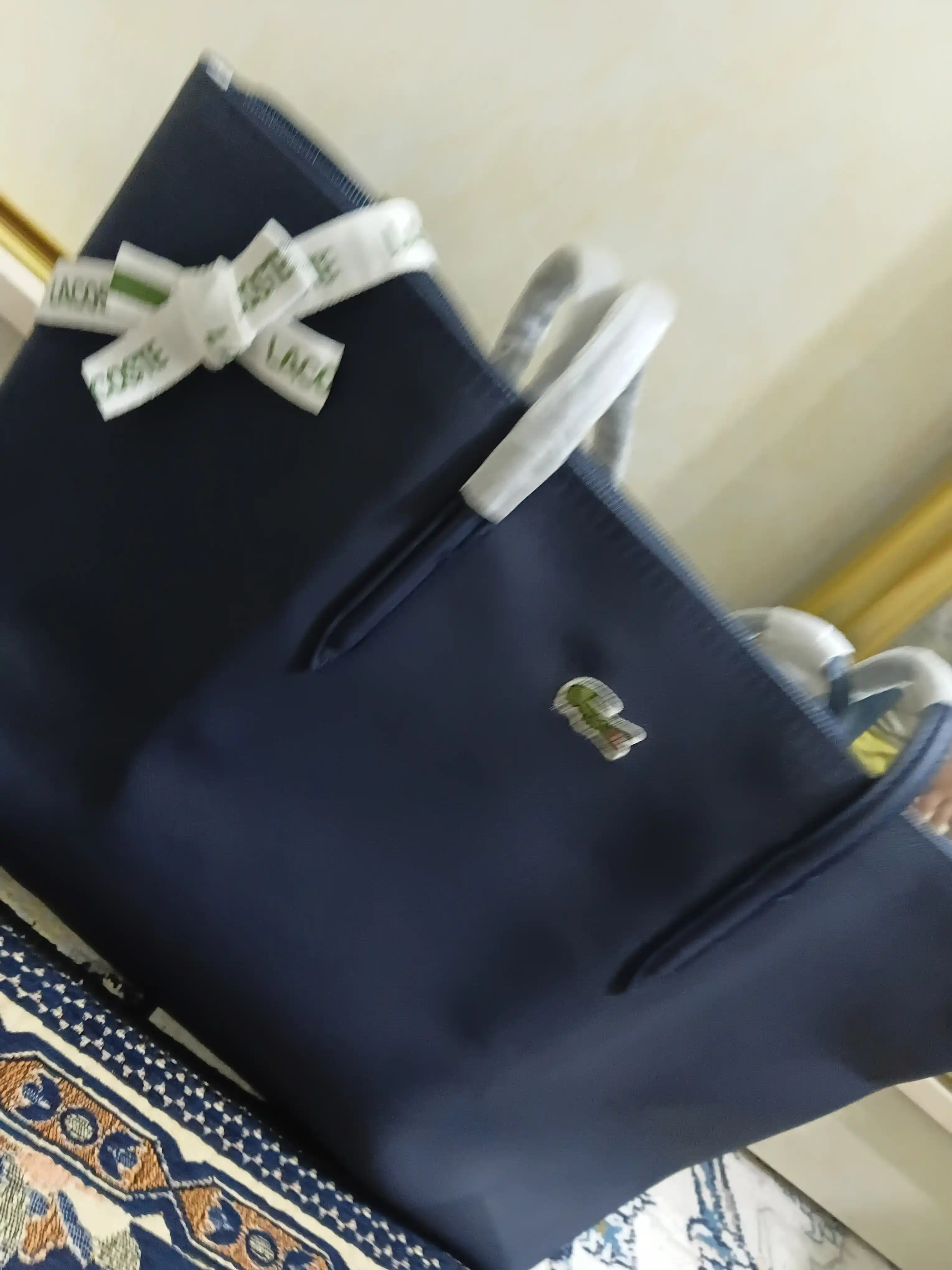 Ayollar uchun sumka Lacoste uslubida