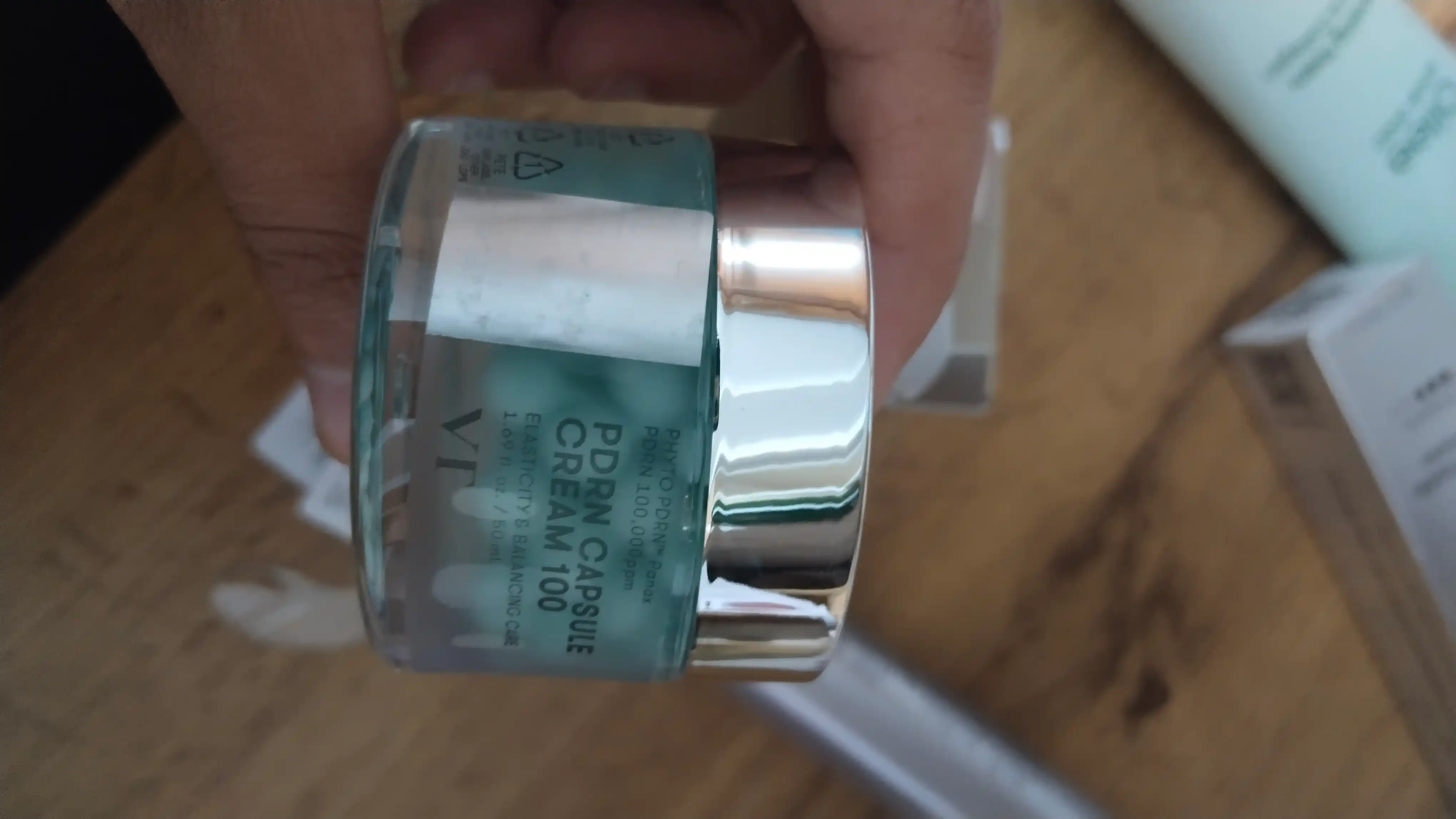VT PDRN Capsule Cream 100 — Yoshartiruvchi va namlantiruvchi kapsulali yuz kremi, 50 ml