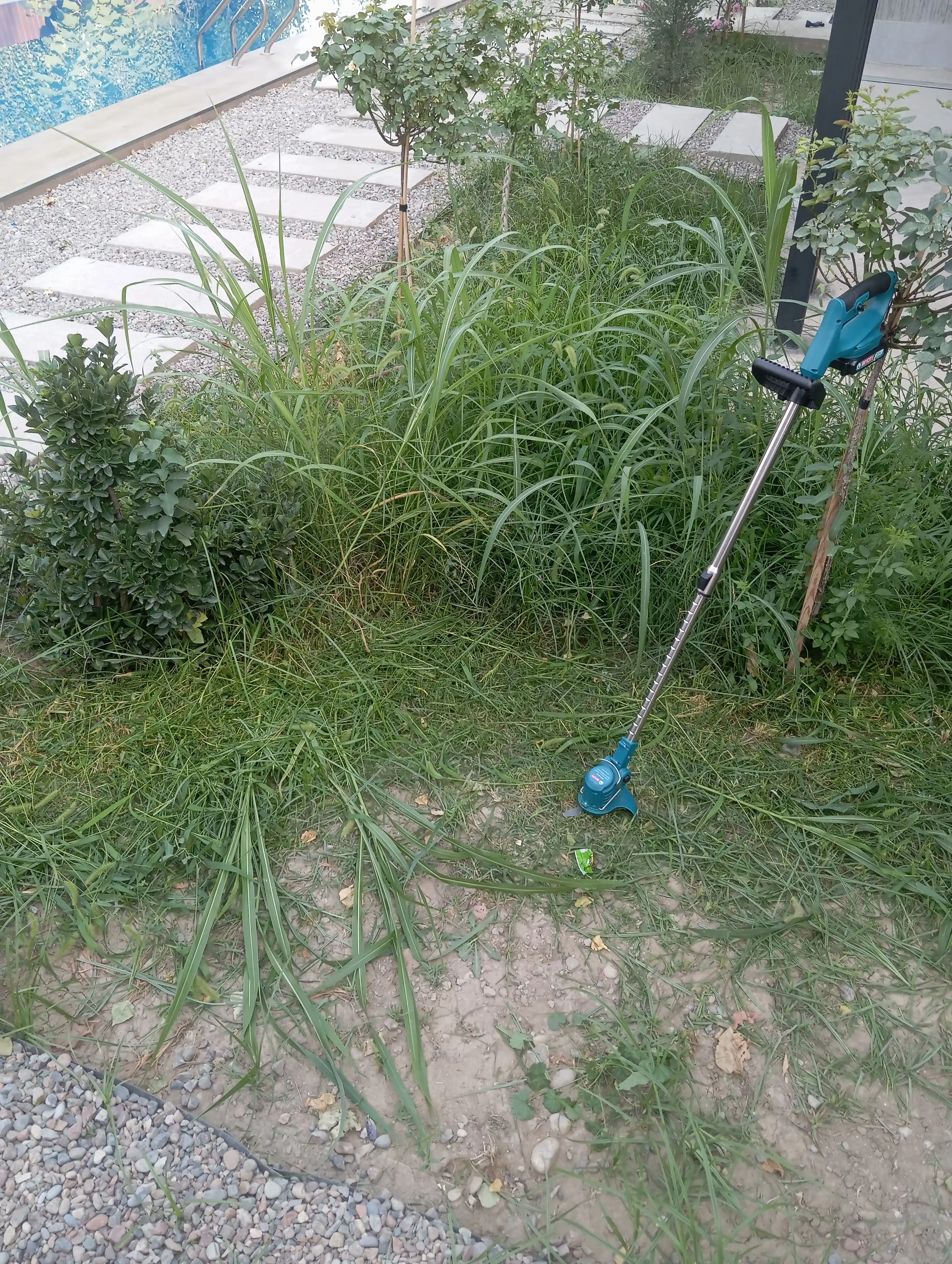 Biyoti BYT-BC53 21V akkumulyatorli bog' trimmeri, 1 ta AKB, 8 ta pichoq, 10000 ayl/min