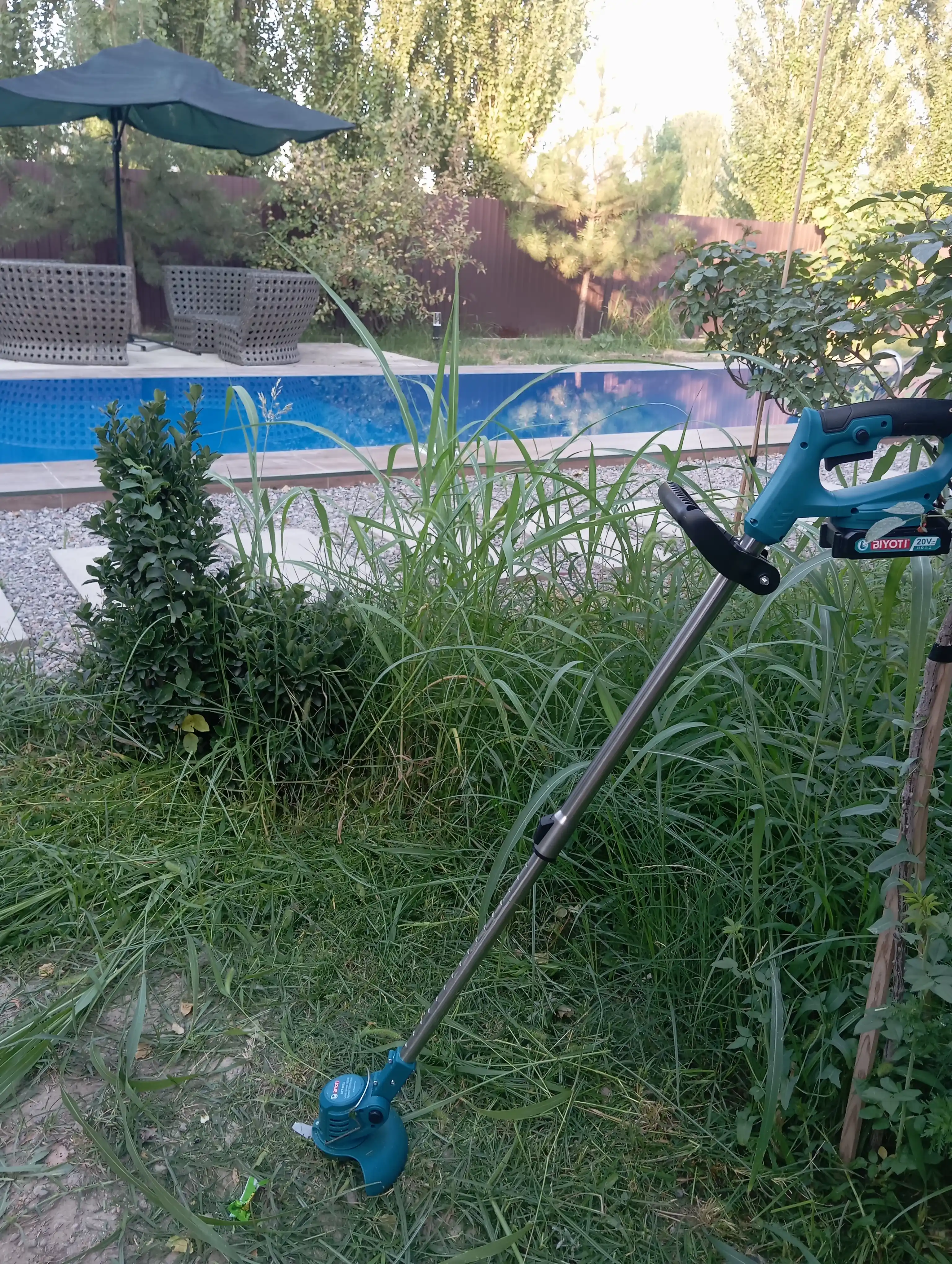 Biyoti BYT-BC53 21V akkumulyatorli bog' trimmeri, 1 ta AKB, 8 ta pichoq, 10000 ayl/min