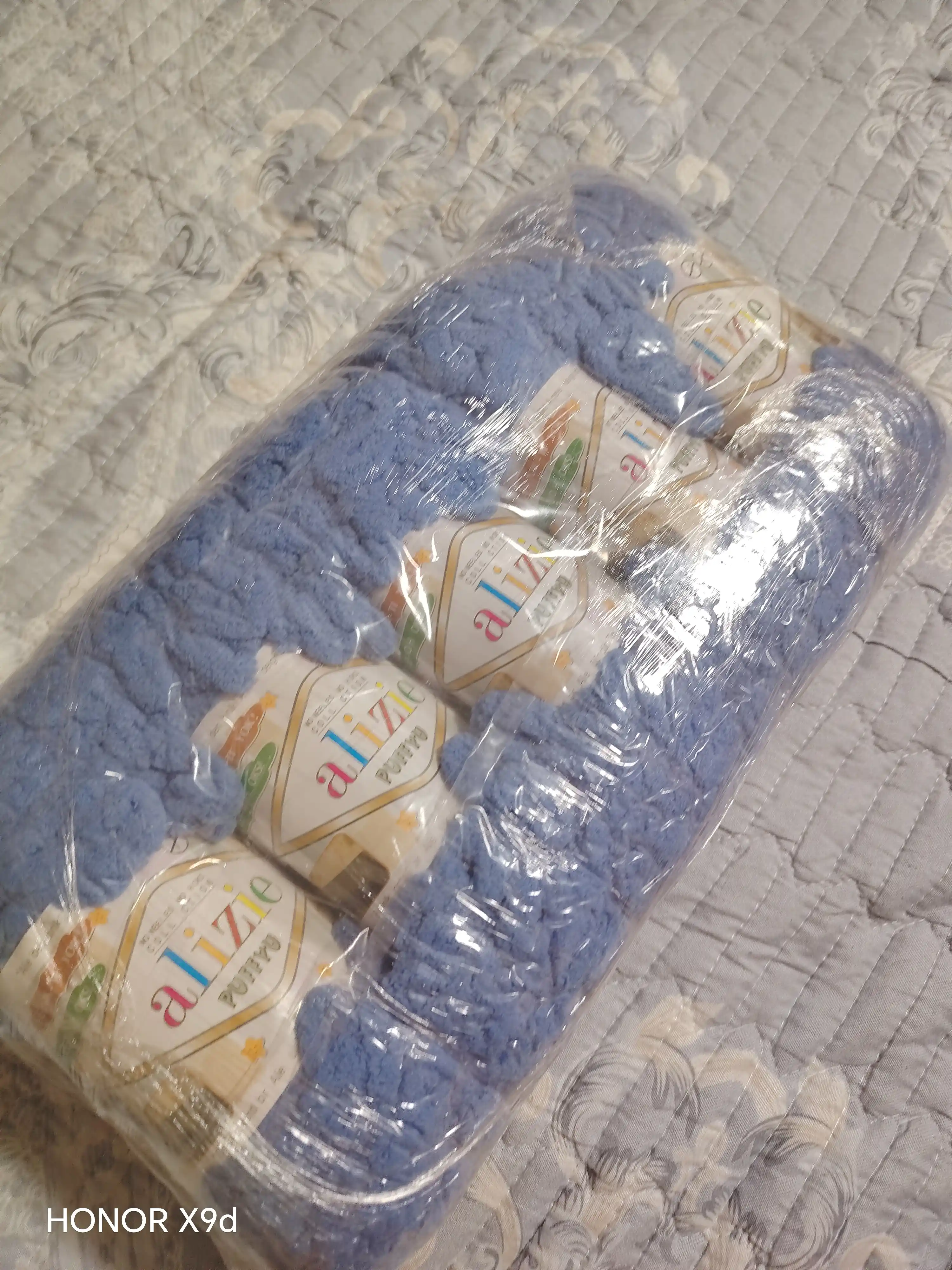 Katta ilmoqli to'qish uchun, ip Alizie Puffyu, 100 gr, 7 metr