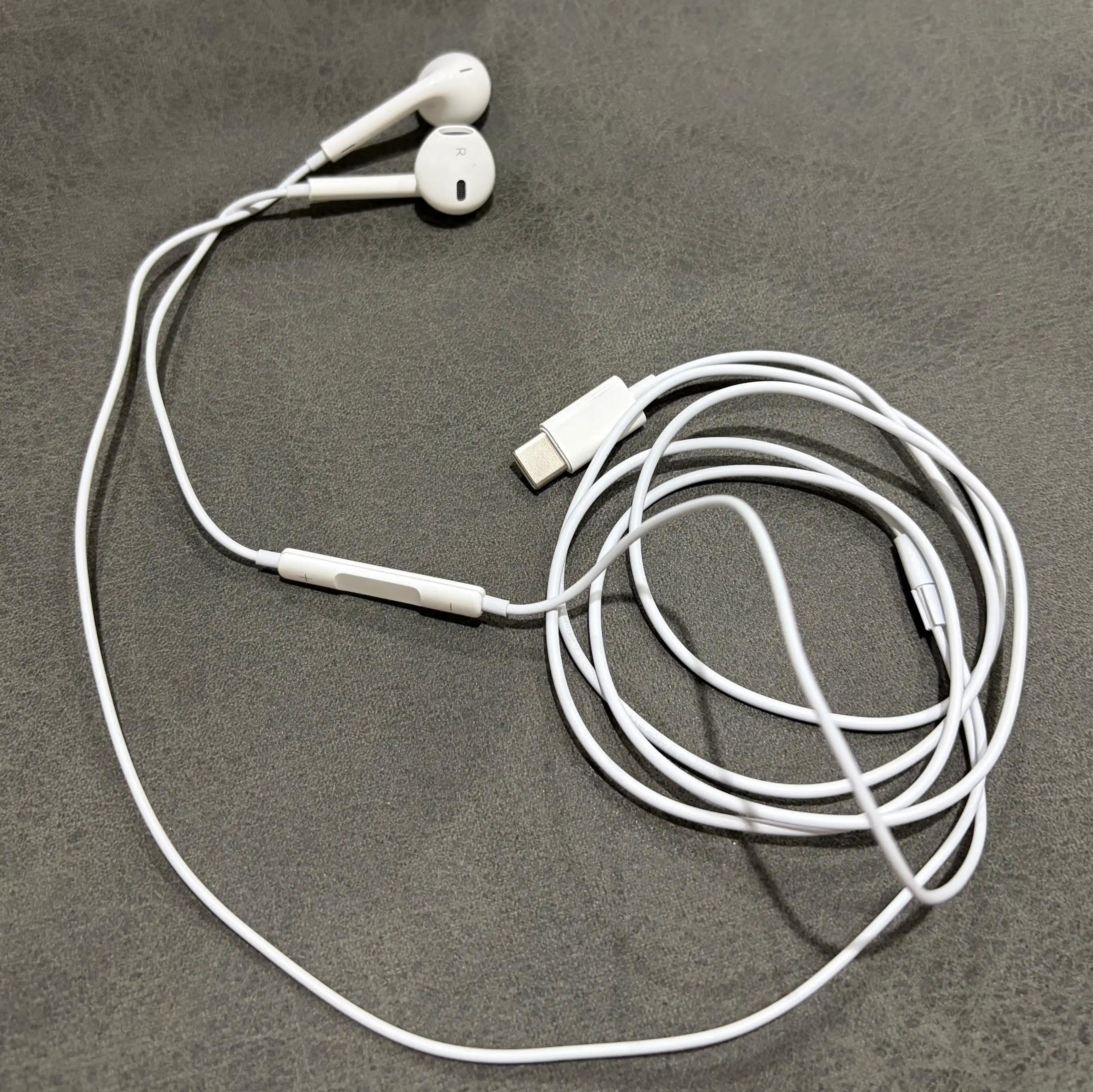 Apple EarPods ORG Lightning / USB-C — проводные наушники с микрофоном и пультом управления
