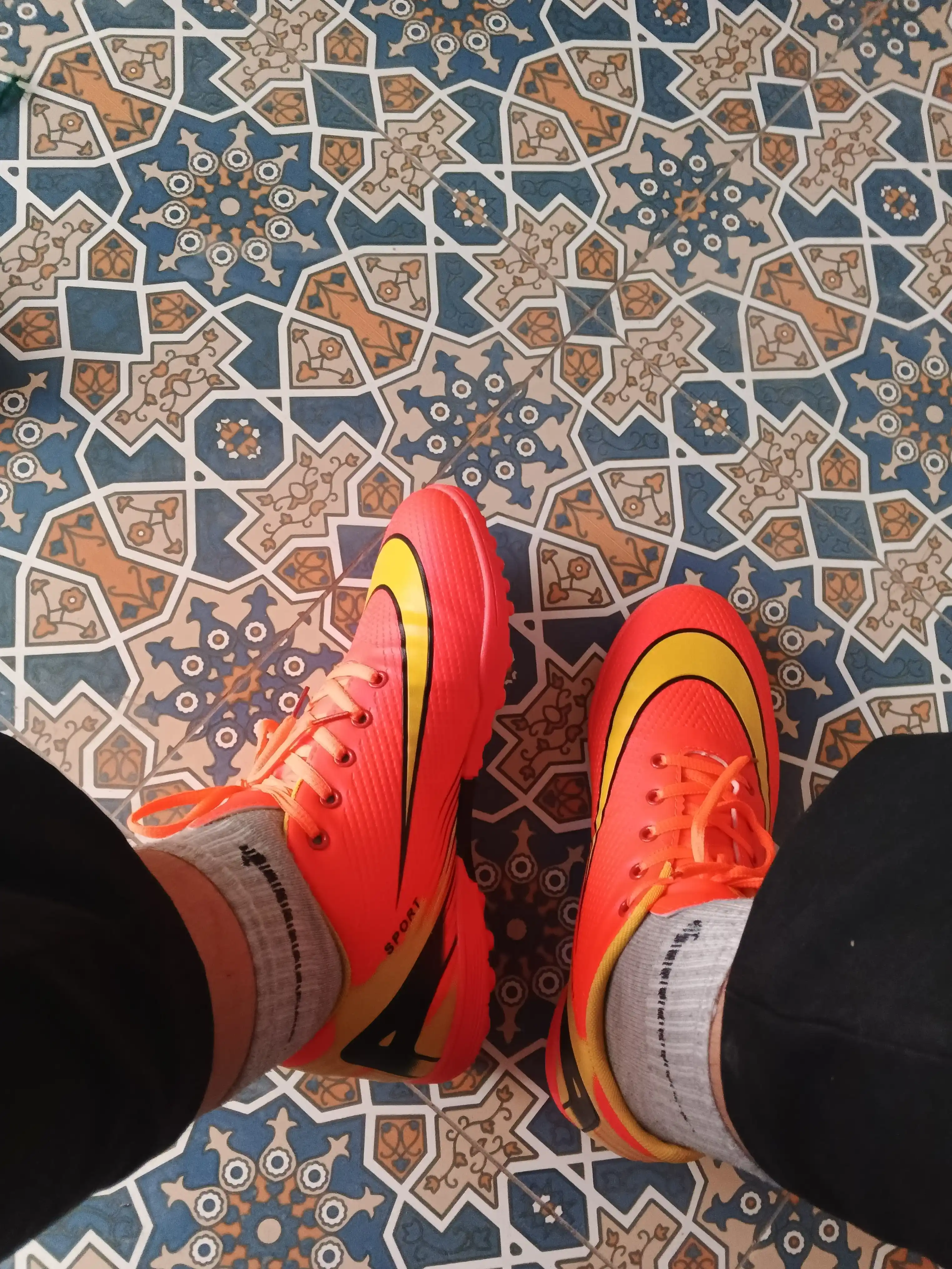 Futbol uchun qirq oyoqli butsi, erkaklar uchun
