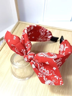Красный