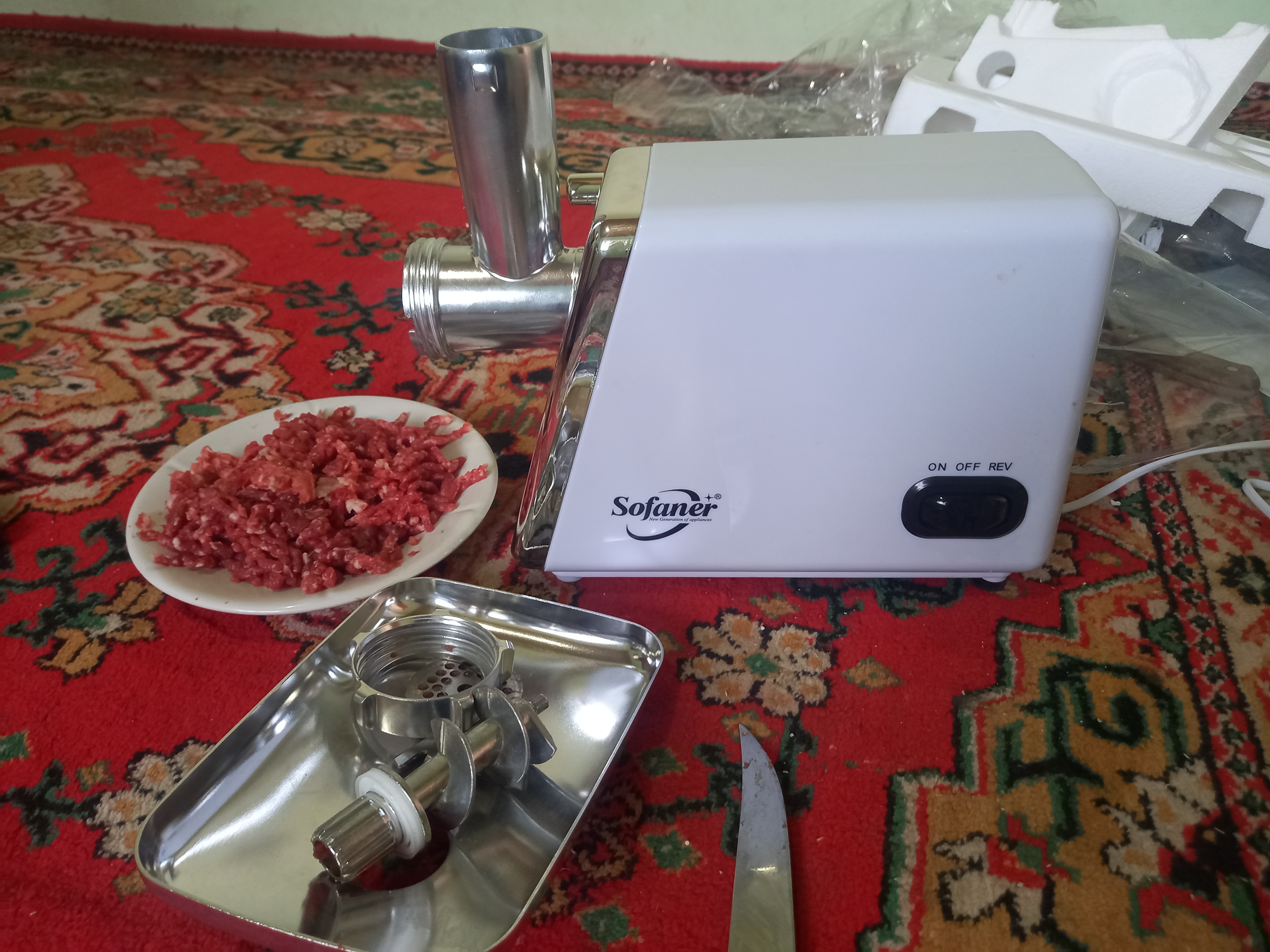 Go'sht maydalagich elektr 6 tasi 1 da, po'lat metall, revers funktsiya, quvvat 4000 Vt
