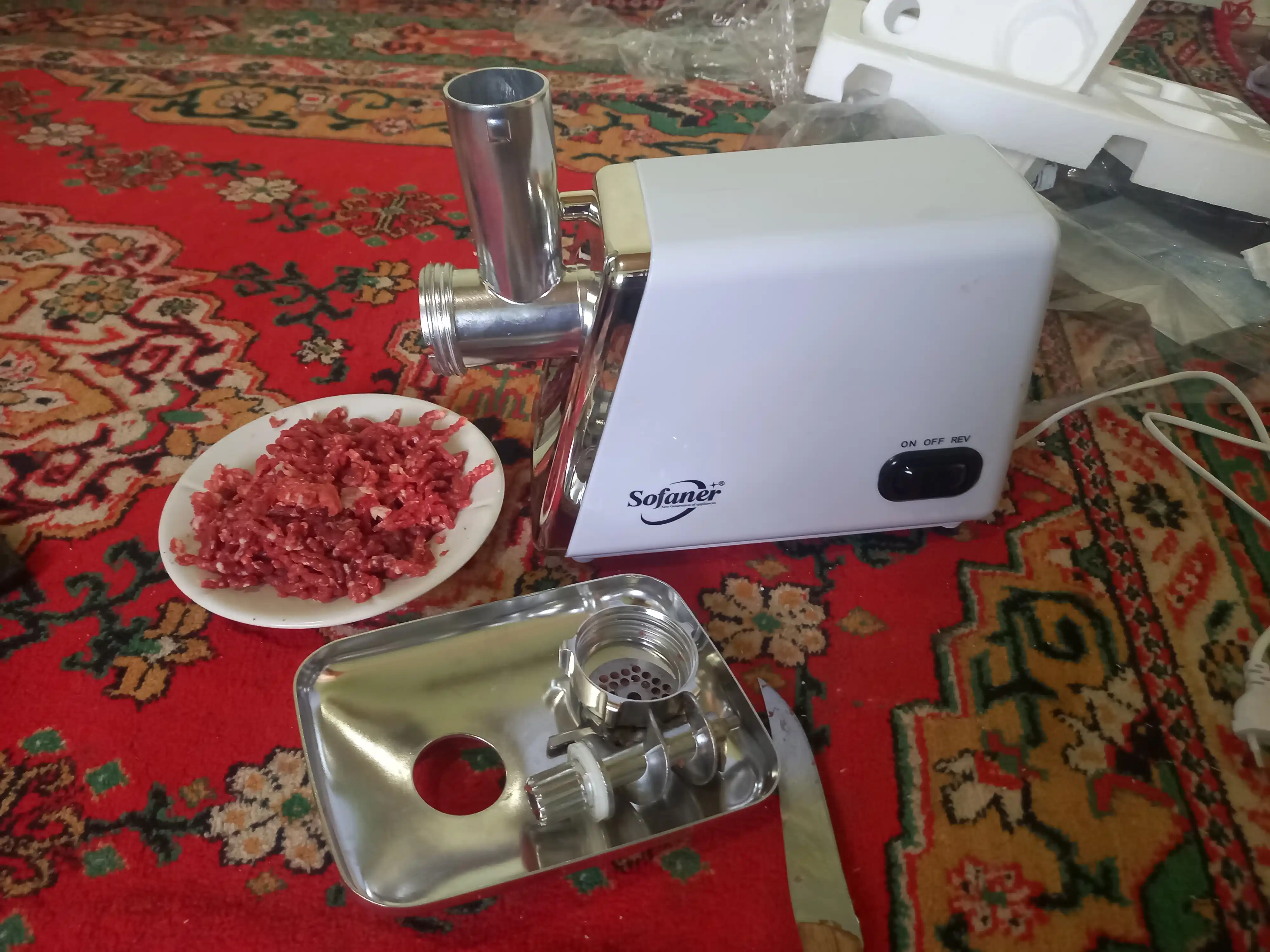 Go'sht maydalagich elektr 6 tasi 1 da, po'lat metall, revers funktsiya, quvvat 4000 Vt