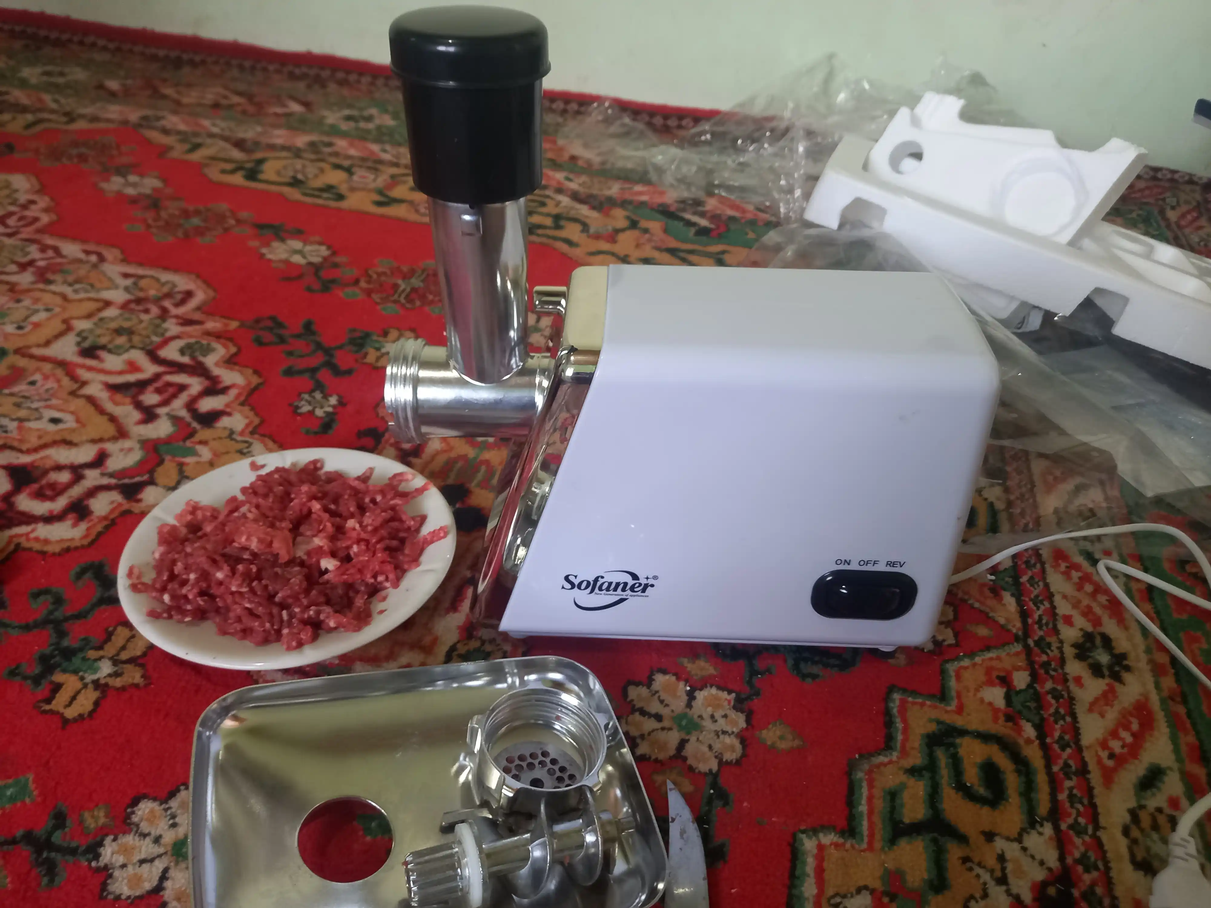 Go'sht maydalagich elektr 6 tasi 1 da, po'lat metall, revers funktsiya, quvvat 4000 Vt