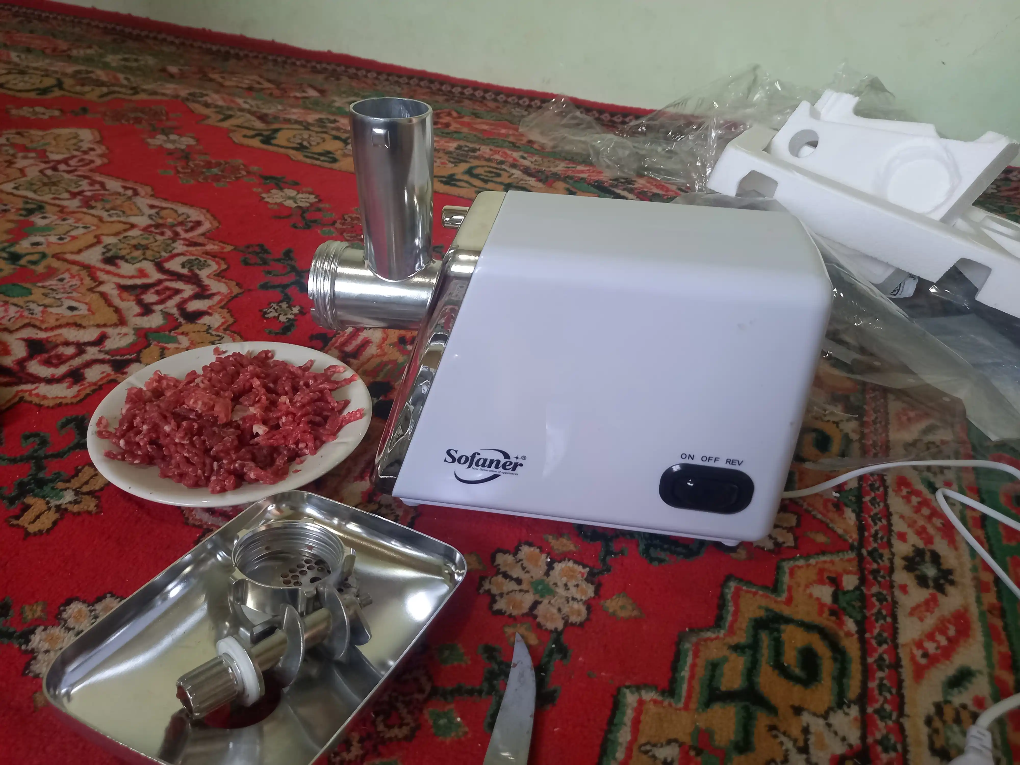 Go'sht maydalagich elektr 6 tasi 1 da, po'lat metall, revers funktsiya, quvvat 4000 Vt