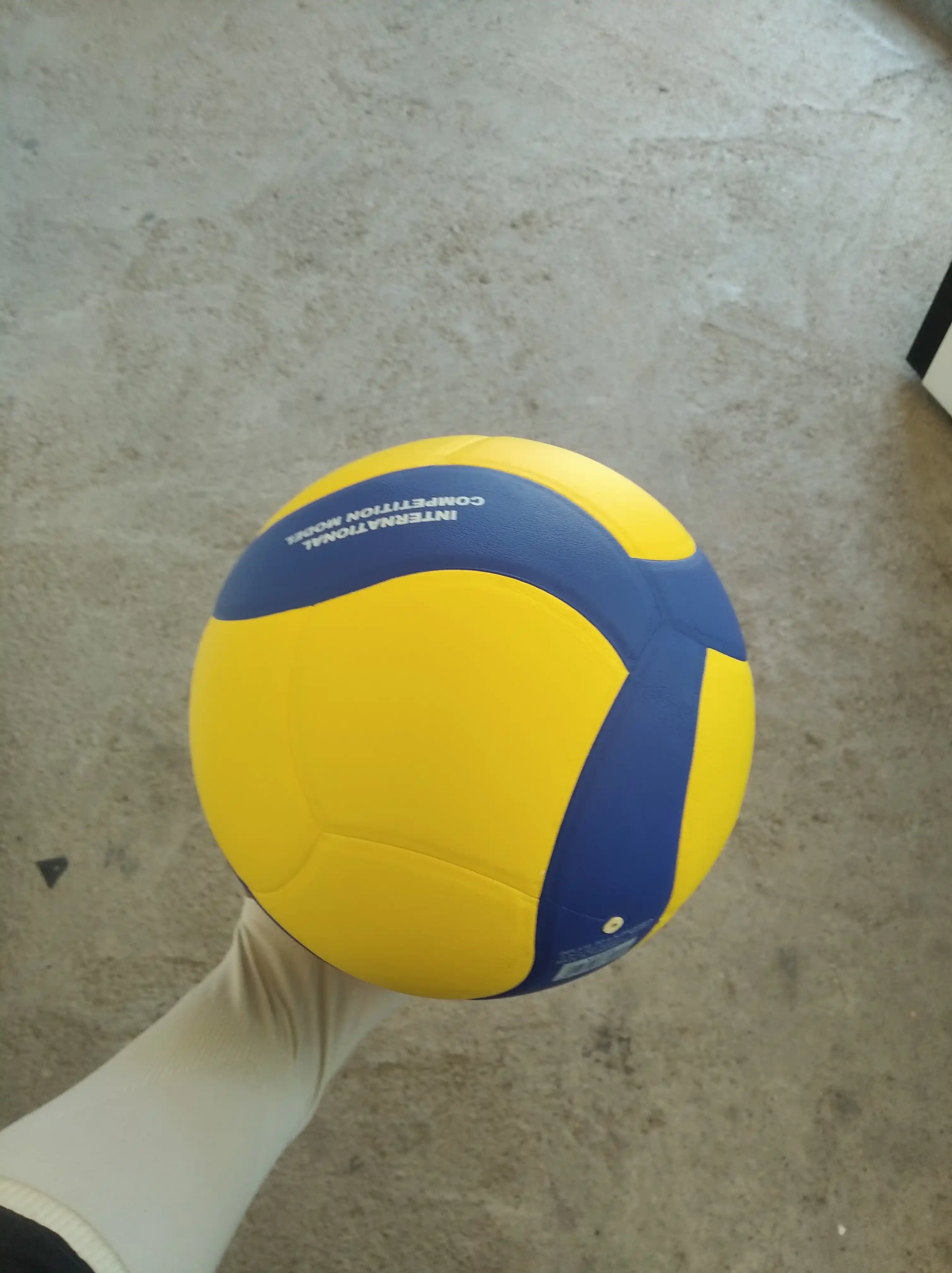 Voleybol to'pi MIKASA V330W