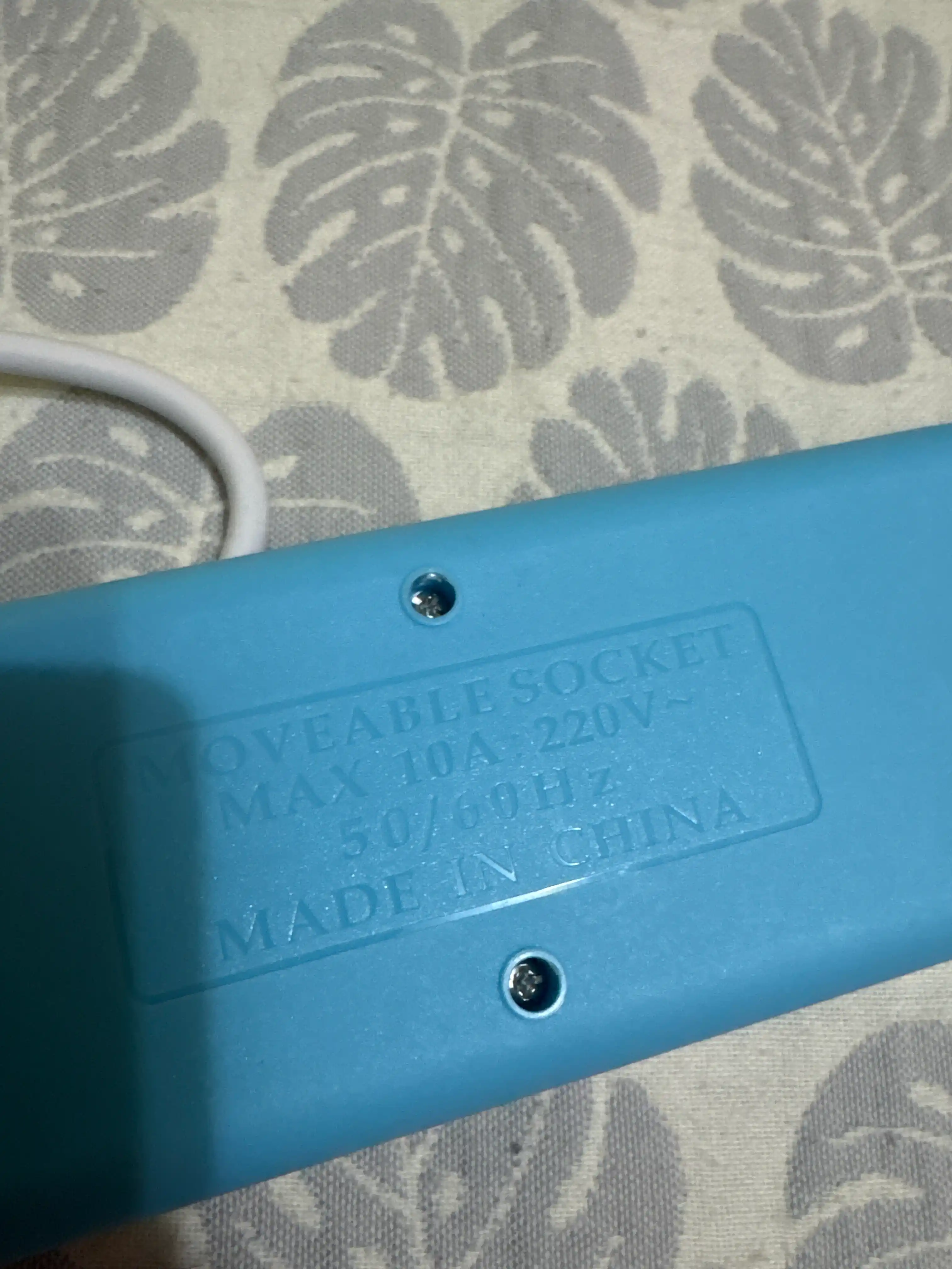 USB, Type-C, himoya va Premium rozetkalarga ega universal tarmoq uzaytirgichi
