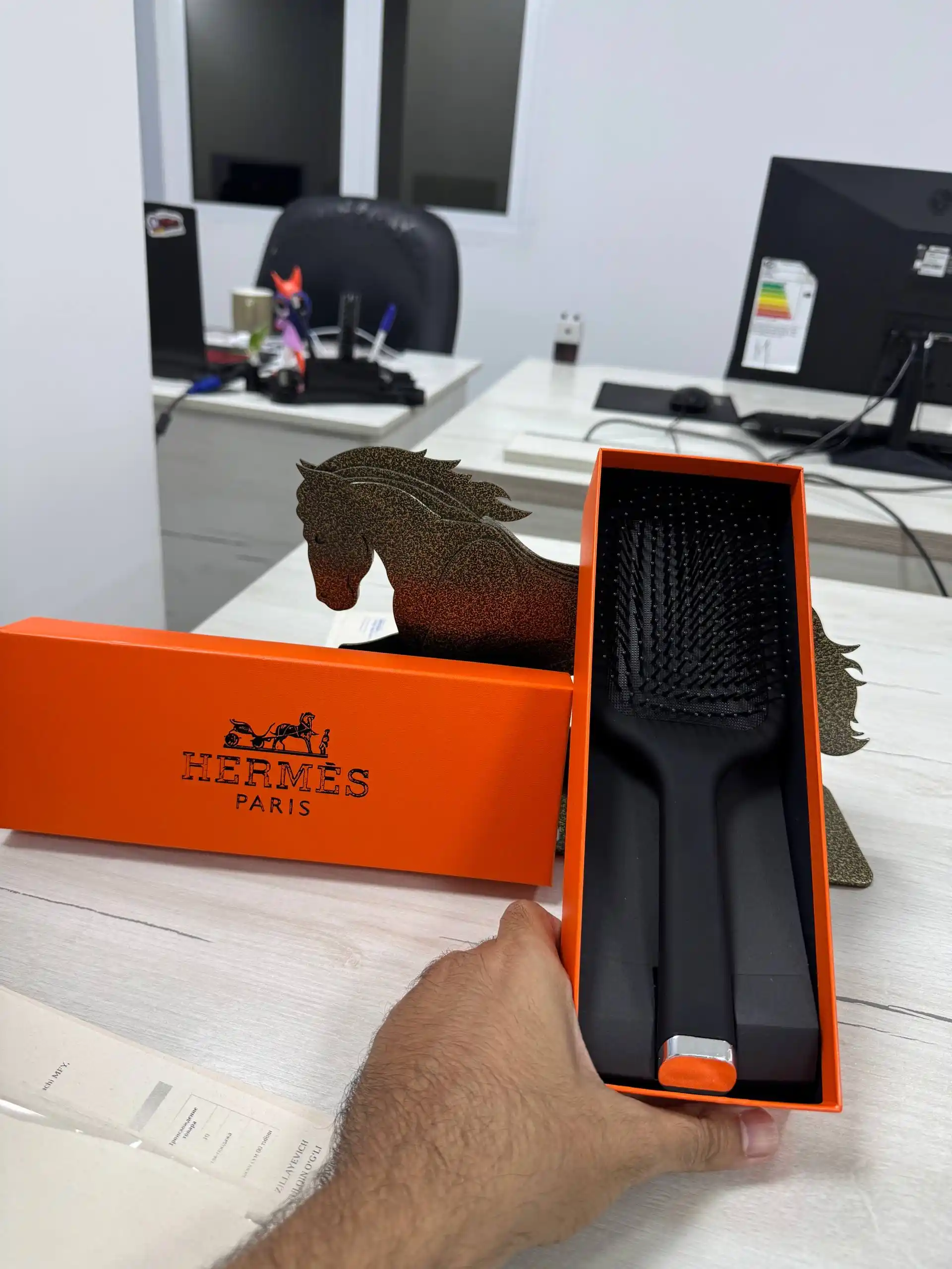 Расческа для волос в чехле массажная щетка Hermes подарочный