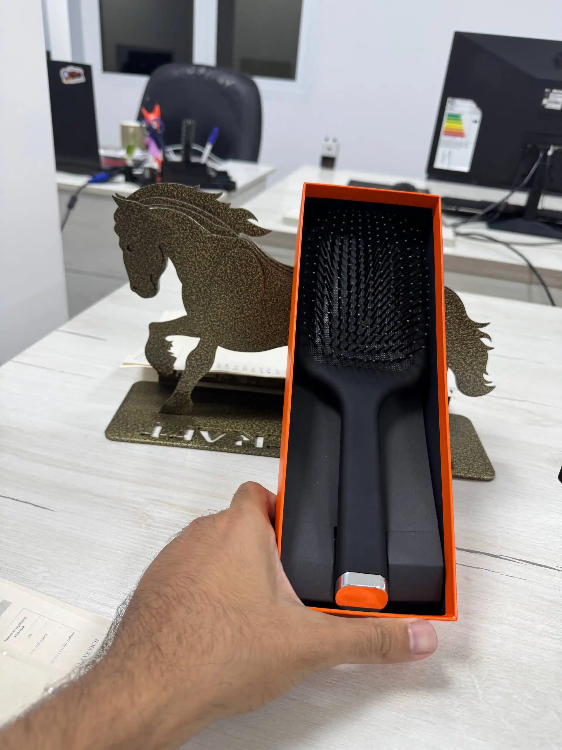 Расческа для волос в чехле массажная щетка Hermes подарочный