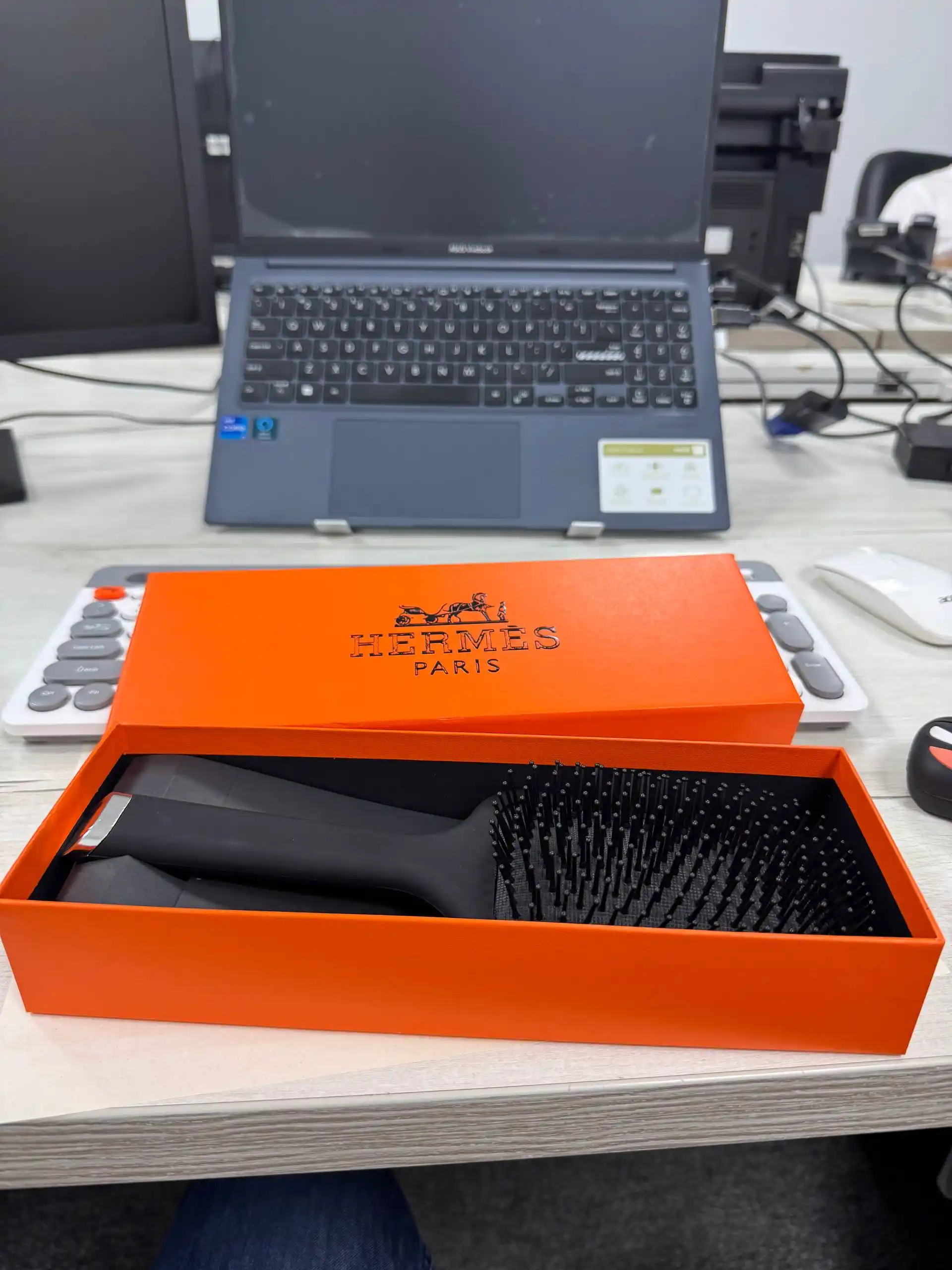 Расческа для волос в чехле массажная щетка Hermes подарочный