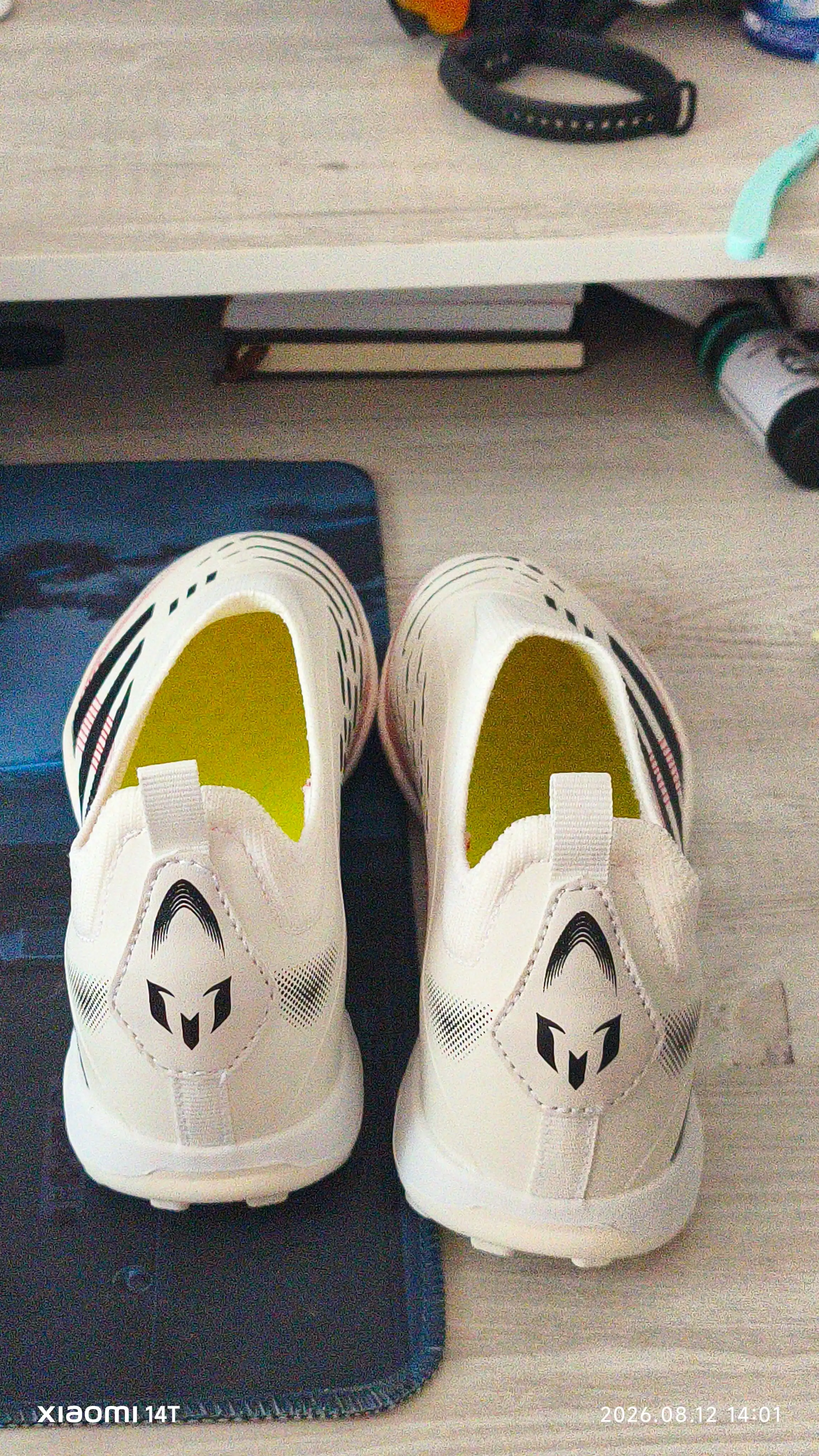 F50 va Predator futbol butsalari va sorokonojkalari, erkaklar va bolalar uchun