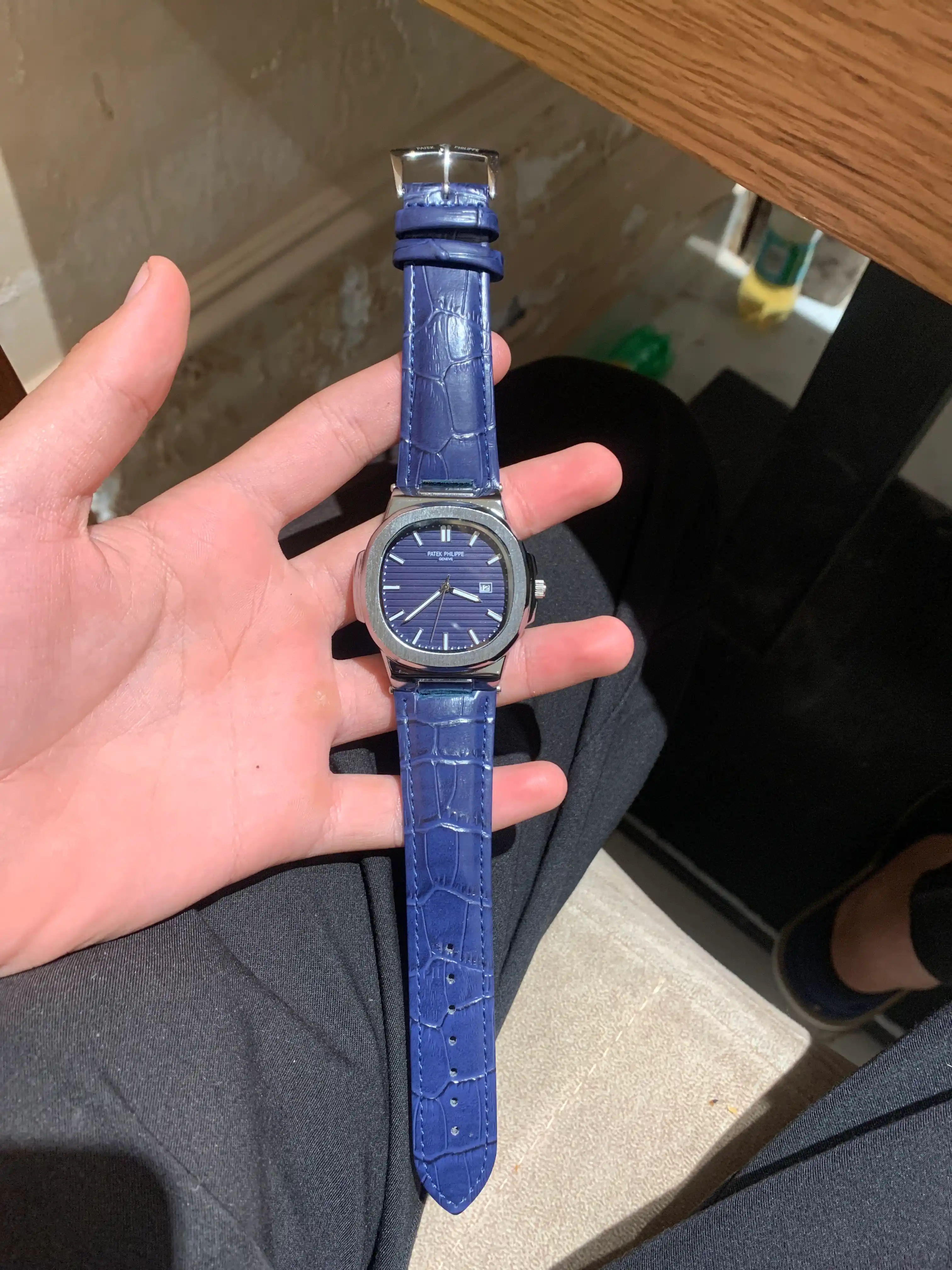 Erkaklar qo'l soati Patek, charm tasmali, sana, kvarts mexanizm, klassik qo'l soati