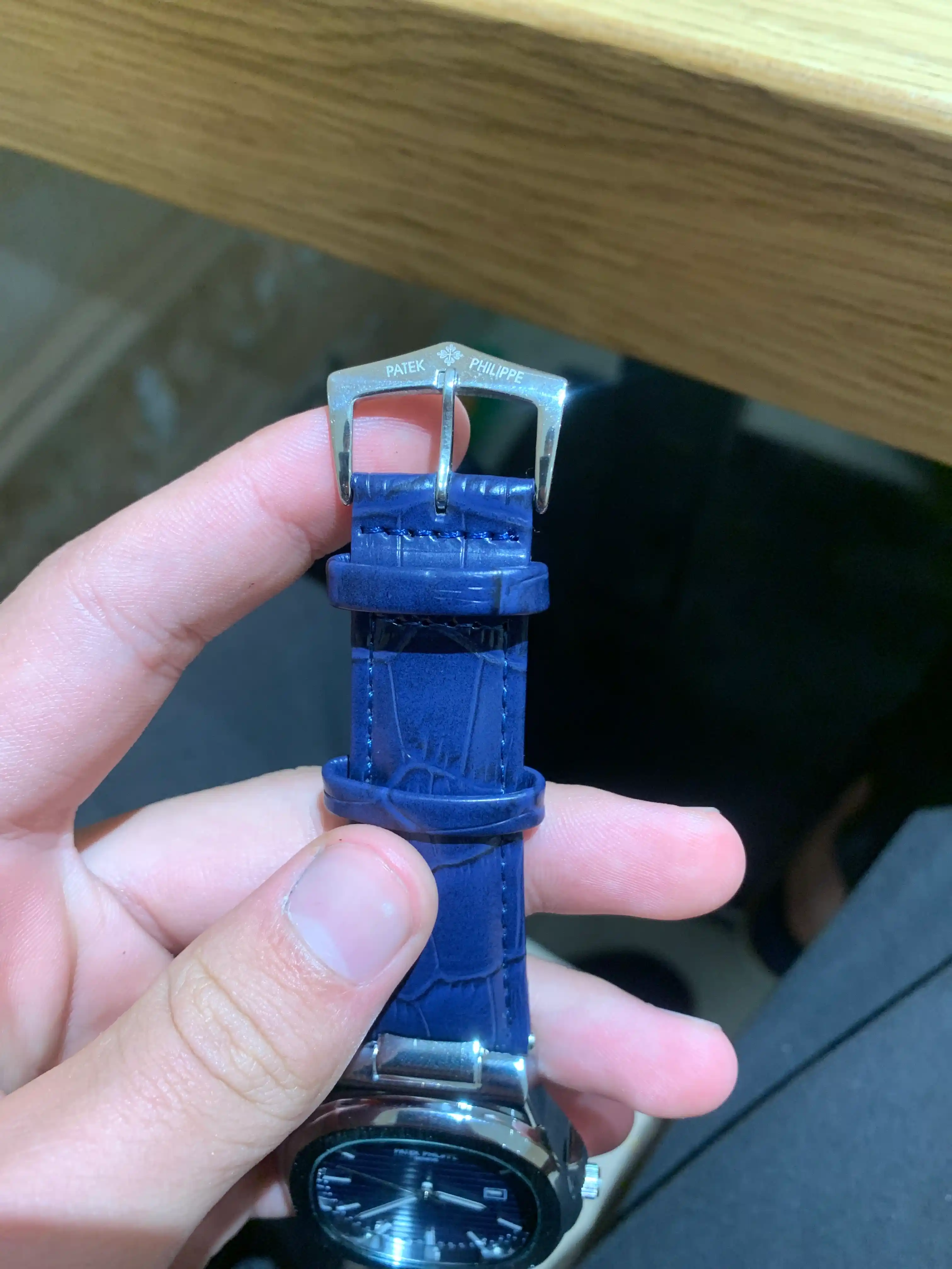 Erkaklar qo'l soati Patek, charm tasmali, sana, kvarts mexanizm, klassik qo'l soati