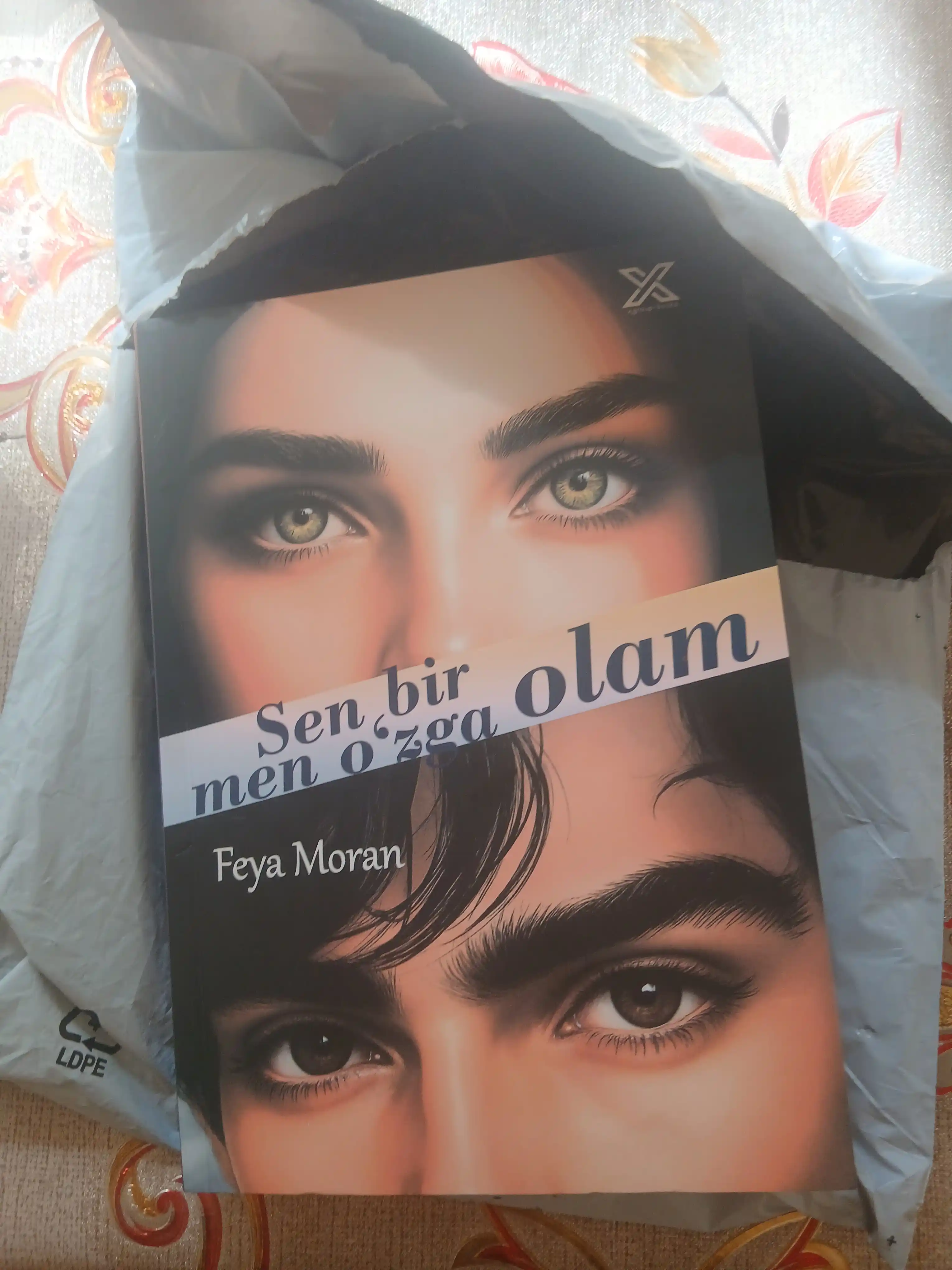 Sen bir olam, men o‘zga olam — Feya Moran, o‘zlik va muhabbat haqida roman
