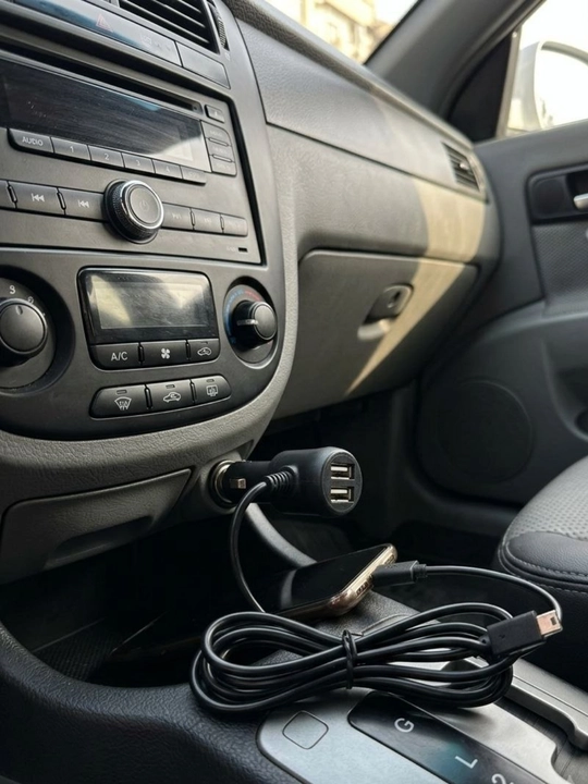 Двухпортовое автомобильное зарядное устройство USB