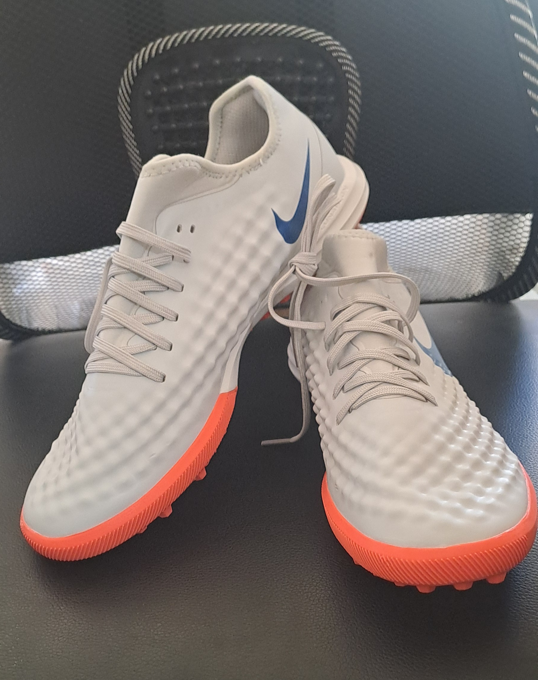 Футбольные сороконожки Magista (TF газон)