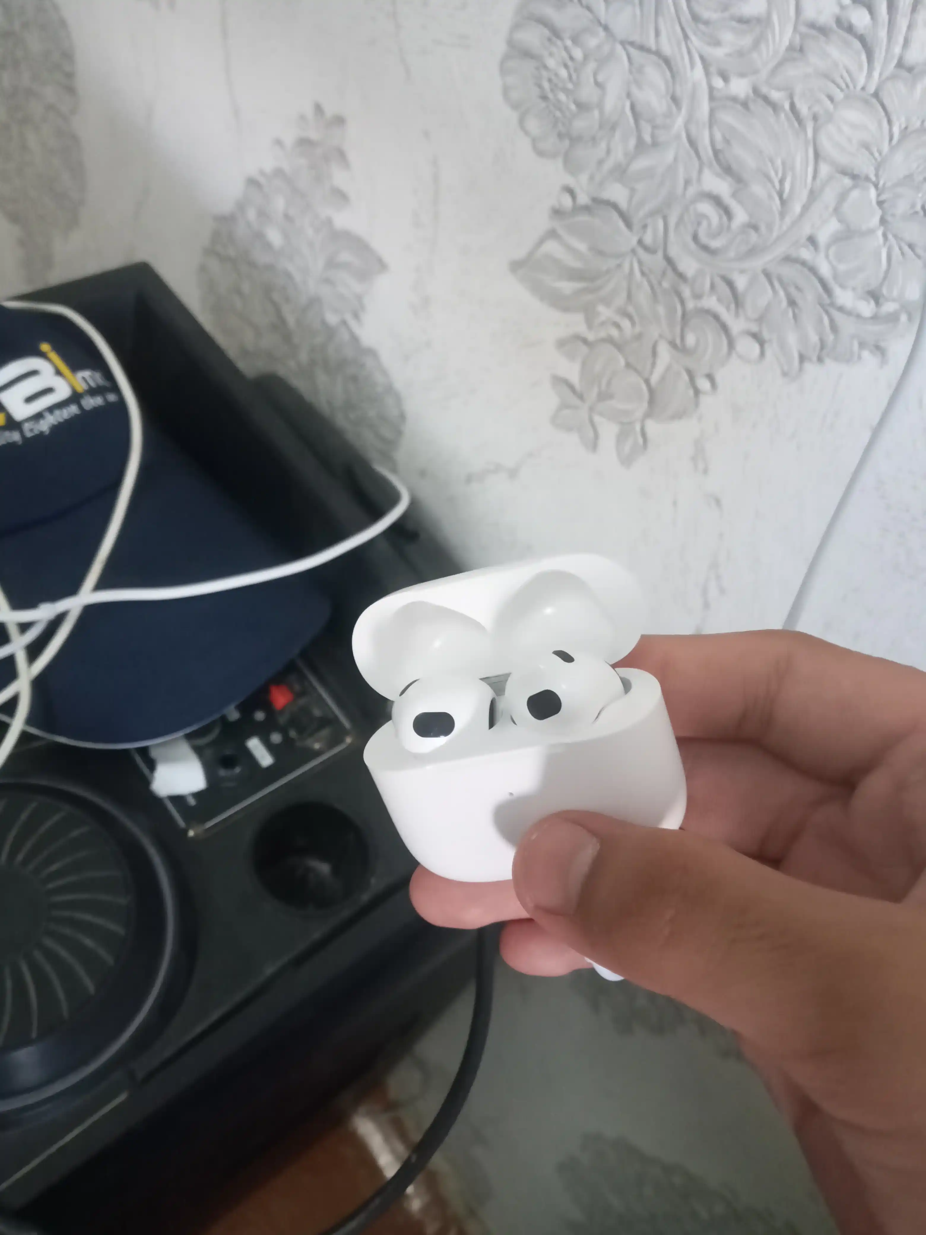 Pods 3 simsiz quloqchinlari, sensorli boshqaruv
