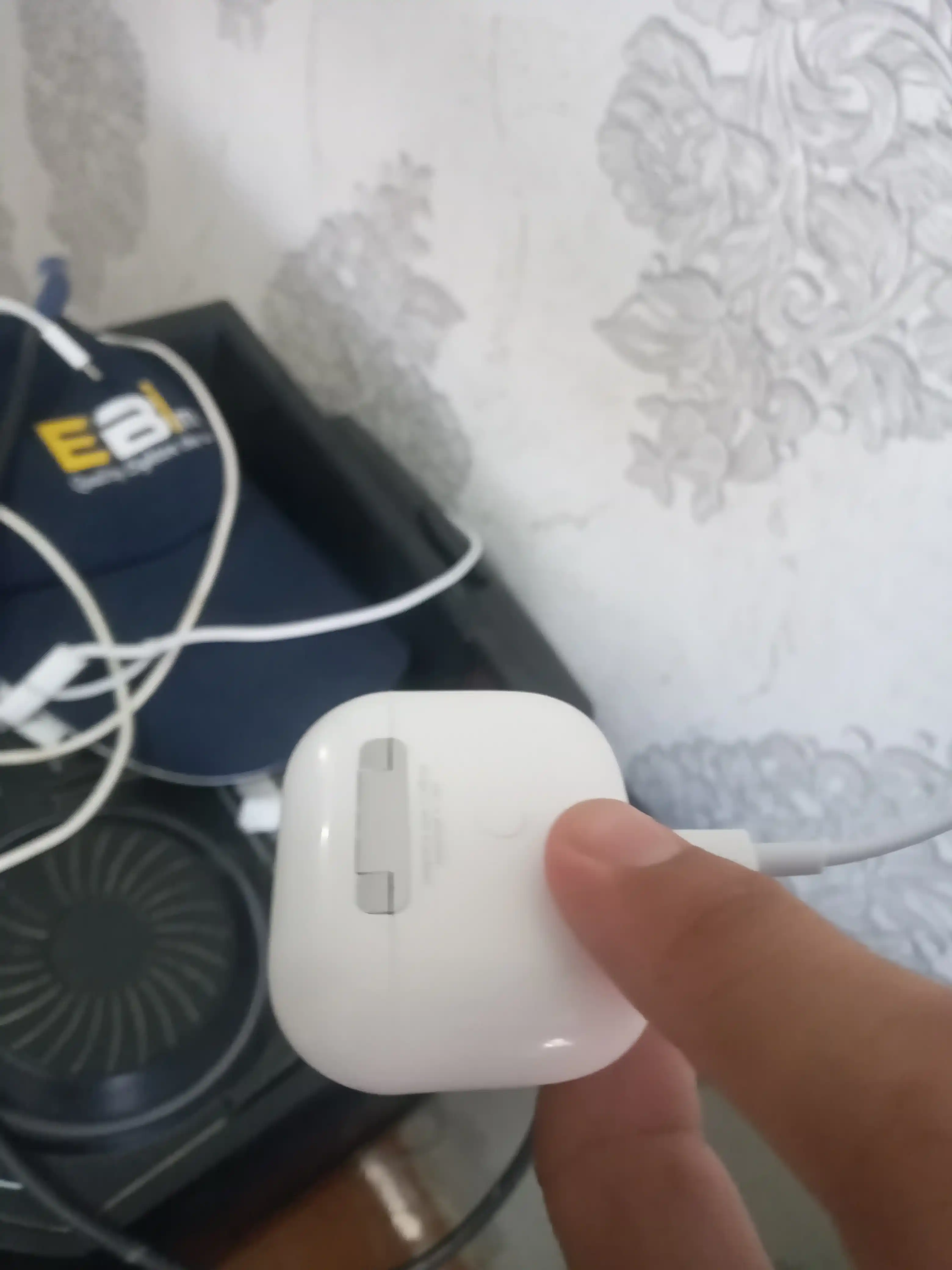 Pods 3 simsiz quloqchinlari, sensorli boshqaruv