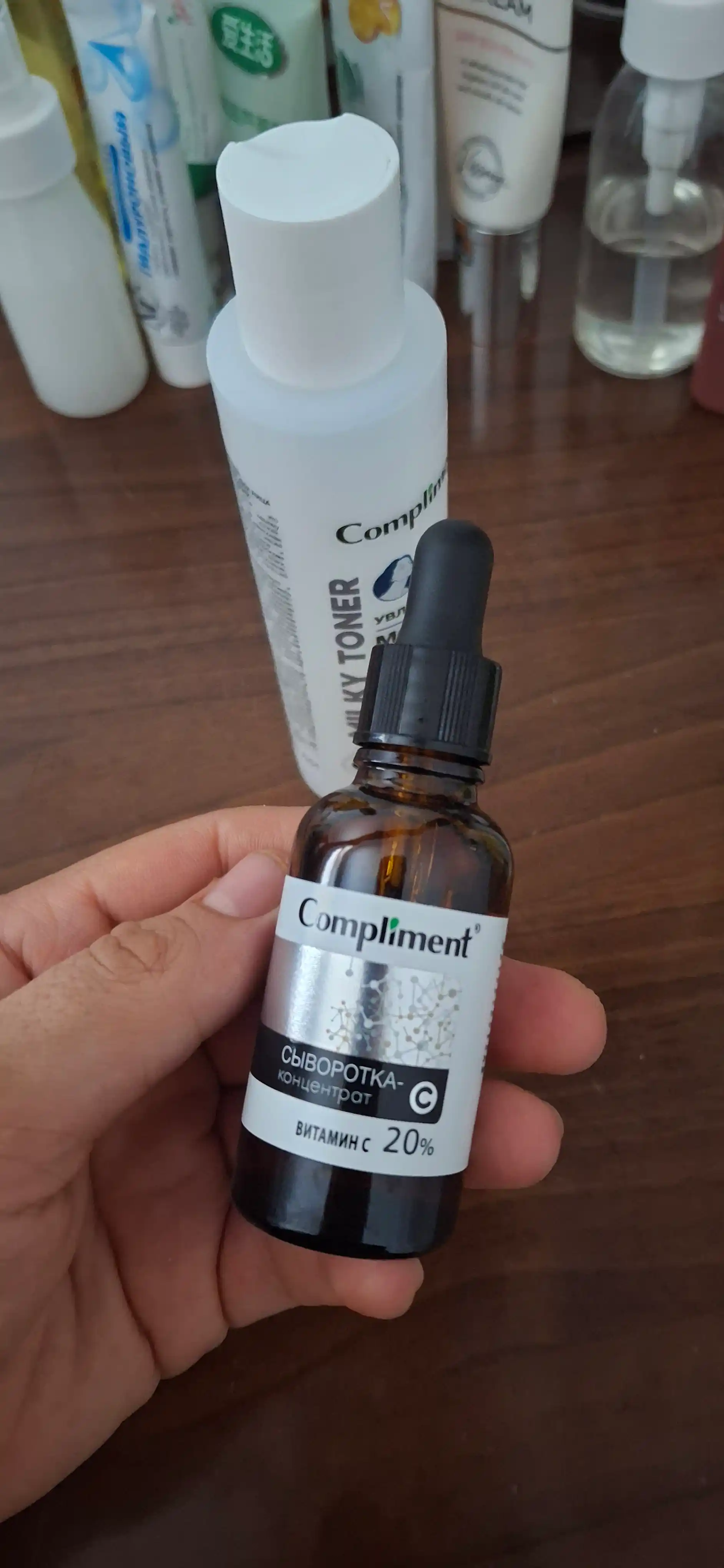 Compliment yuz zardob, niatsinamid, gialuron kislotasi, salitsil kislotasi, 27 ml