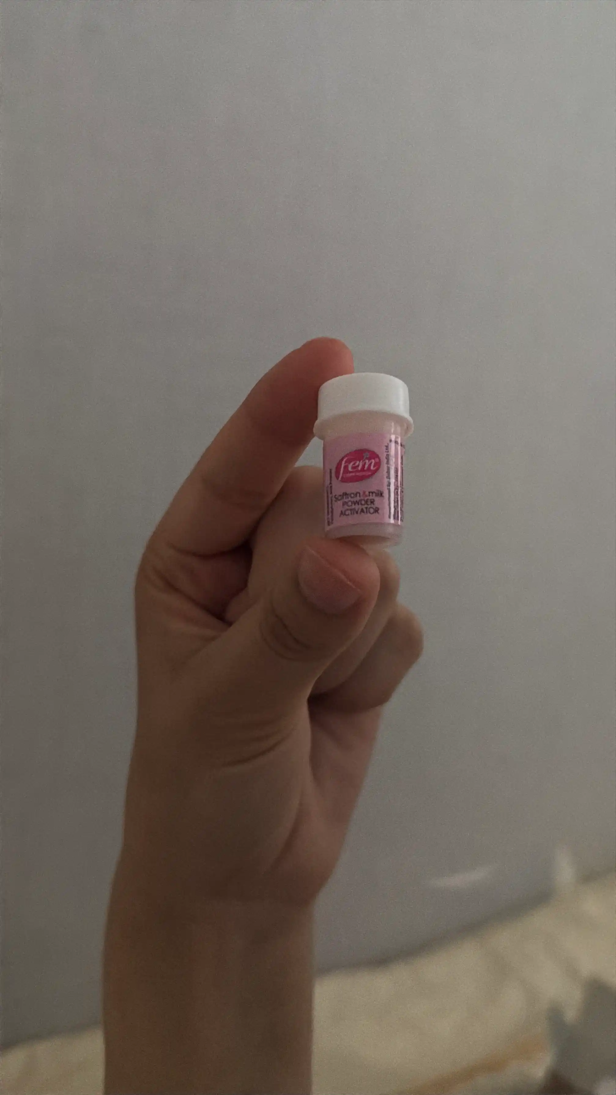 Fem creme bleach, осветление бровей и волосков крем, шафран, молоко, 40 г, 8г