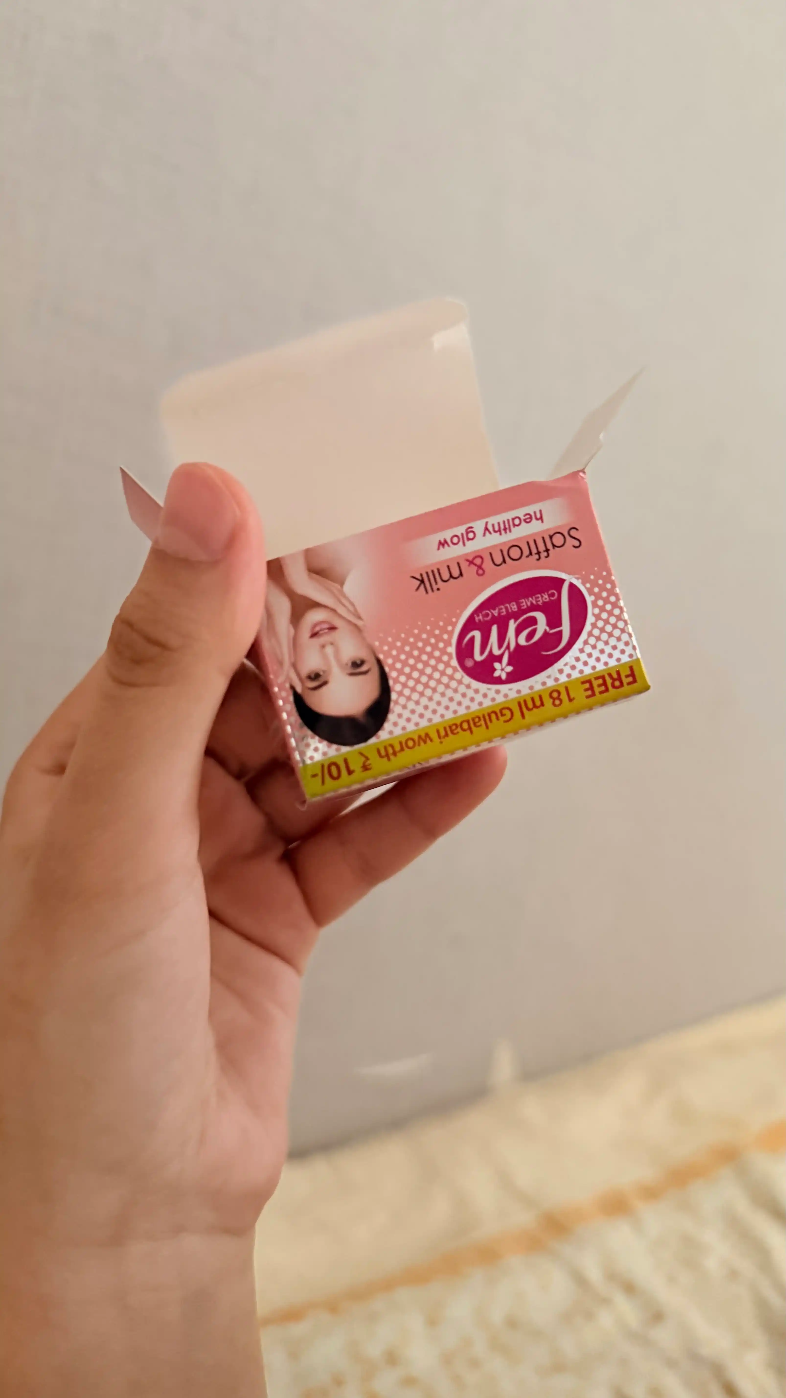 Fem creme bleach, осветление бровей и волосков крем, шафран, молоко, 40 г, 8г