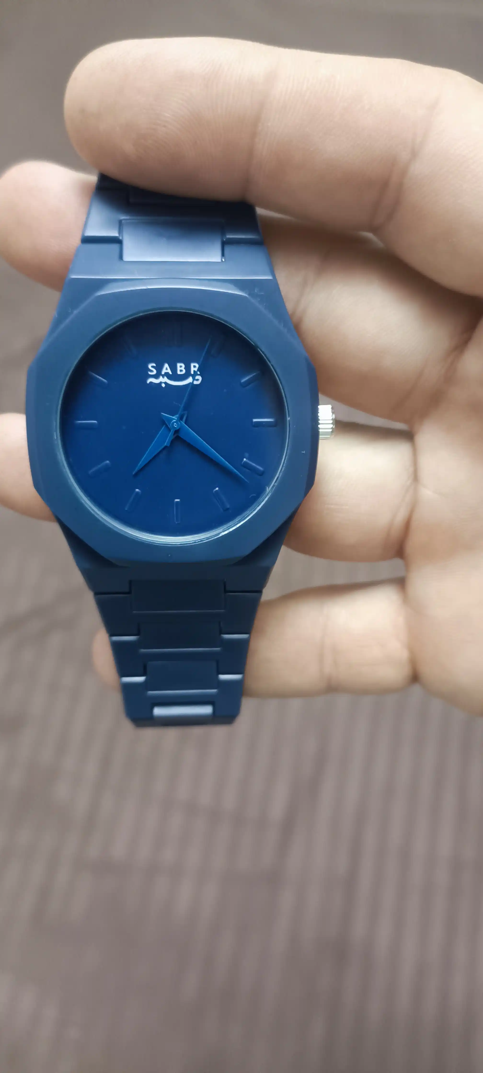 Aura Shadow Black - erkaklar soati, minimalizm uslubida