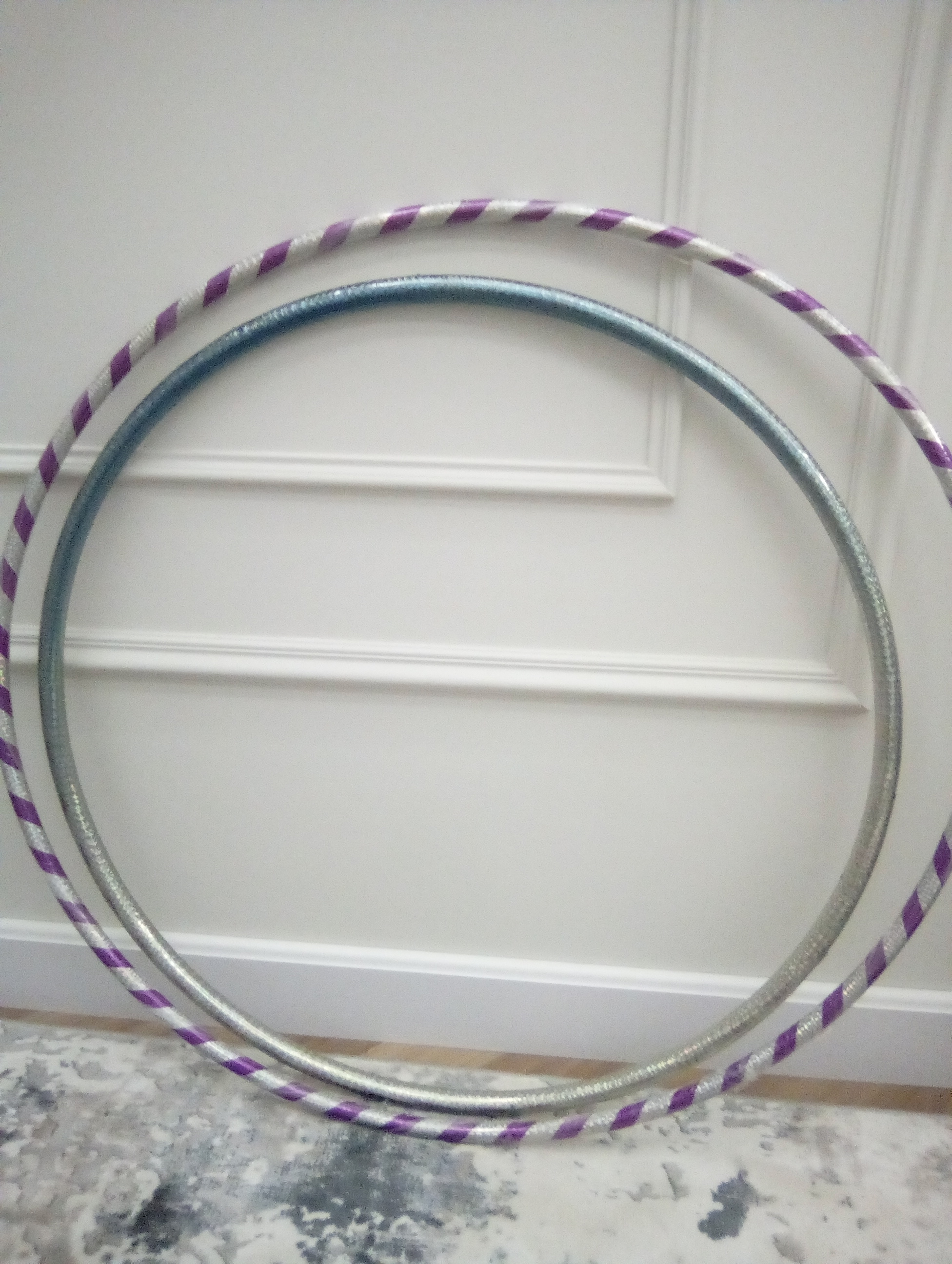 Обруч для гимнастики цветной — лёгкий пластиковый hula hoop для детей и взрослых