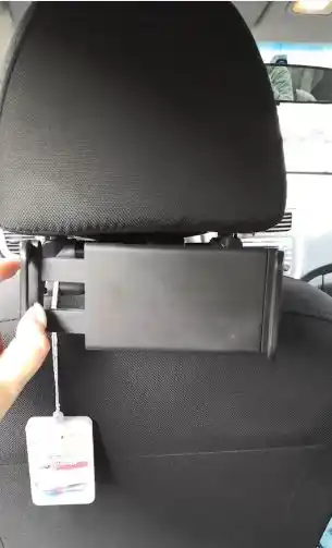 Mashina bosh suyanchig‘iga o‘rnatiladigan telefon va planshet uchun universal holder